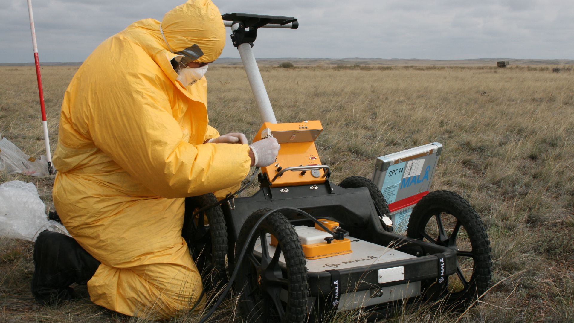 File:Preparing ground-penetrating radar - Flickr - The Official CTBTO Photostream.jpg