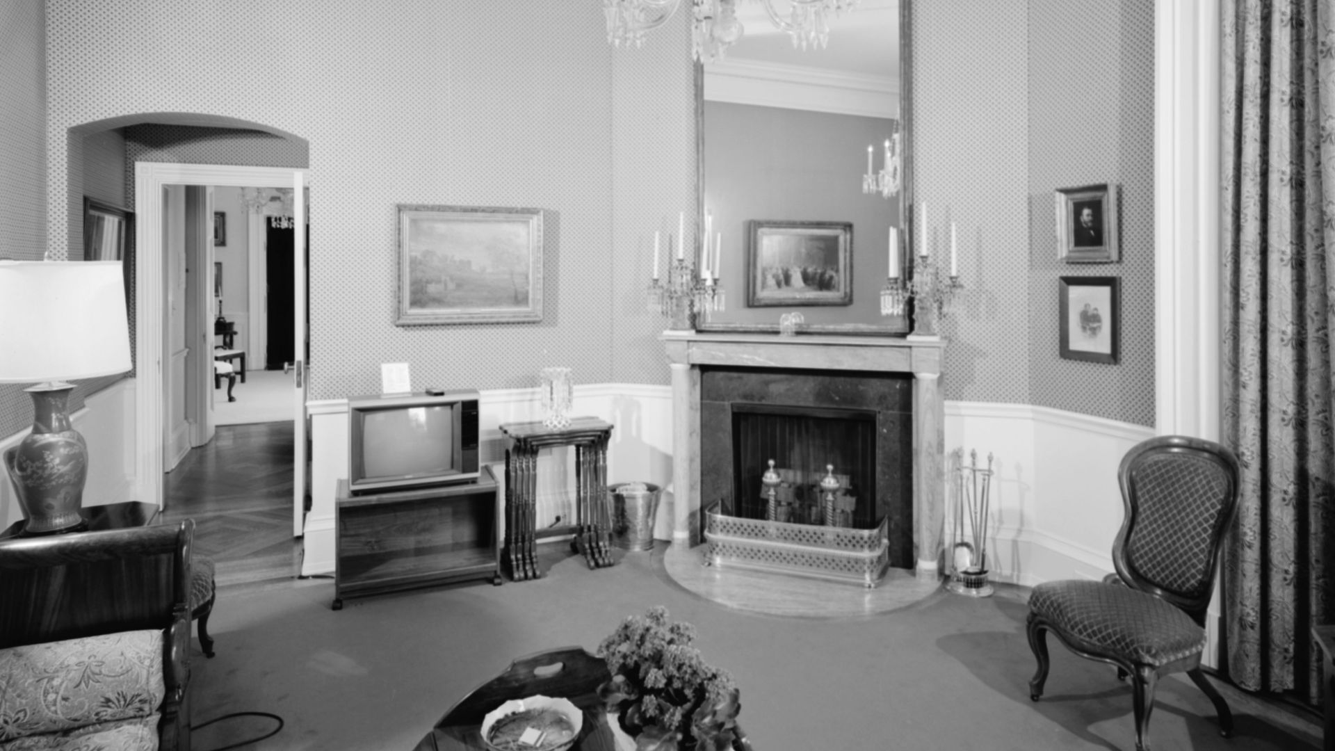 File:Floor2-lincoln-sitting-room1-1992.jpg