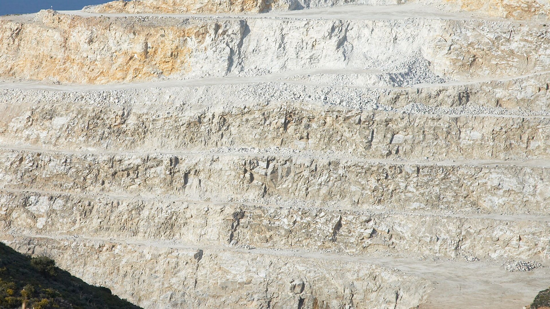 File:Chalk quarry crete B.jpg