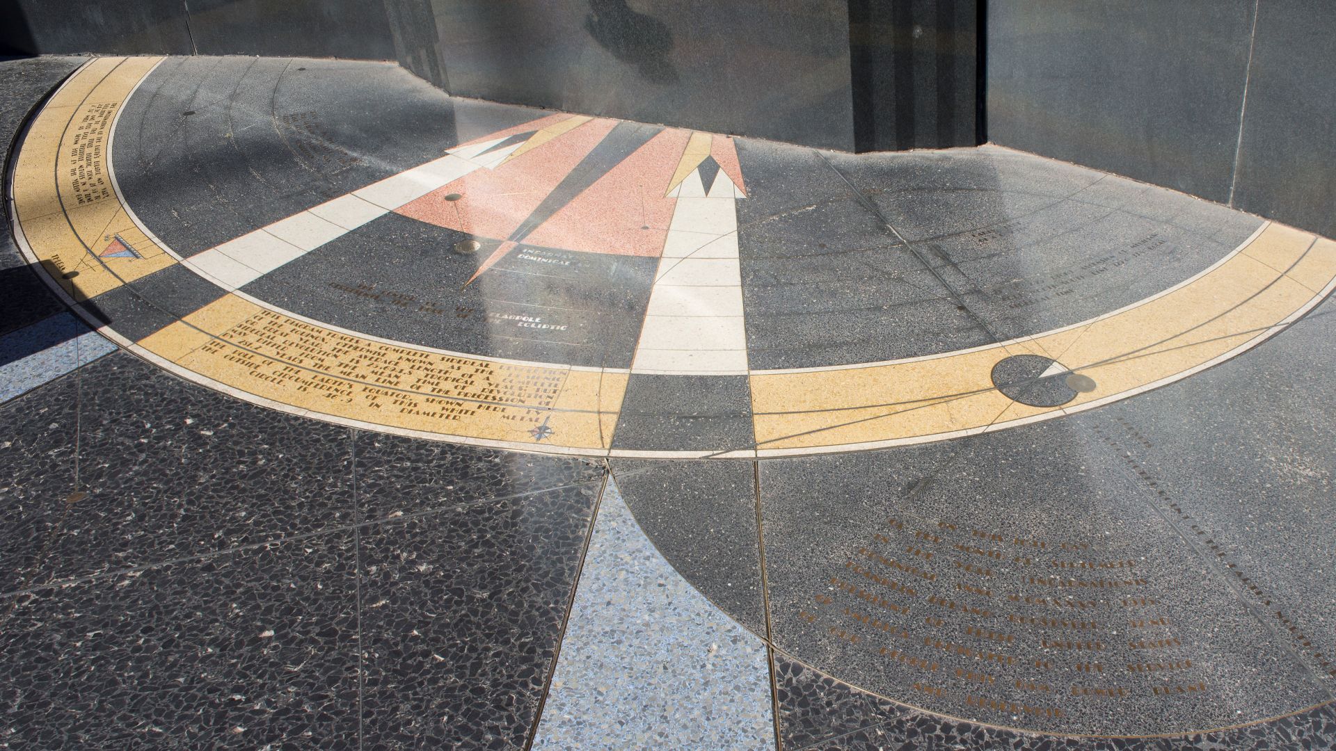 File:Hoover Dam star map floor center.jpg