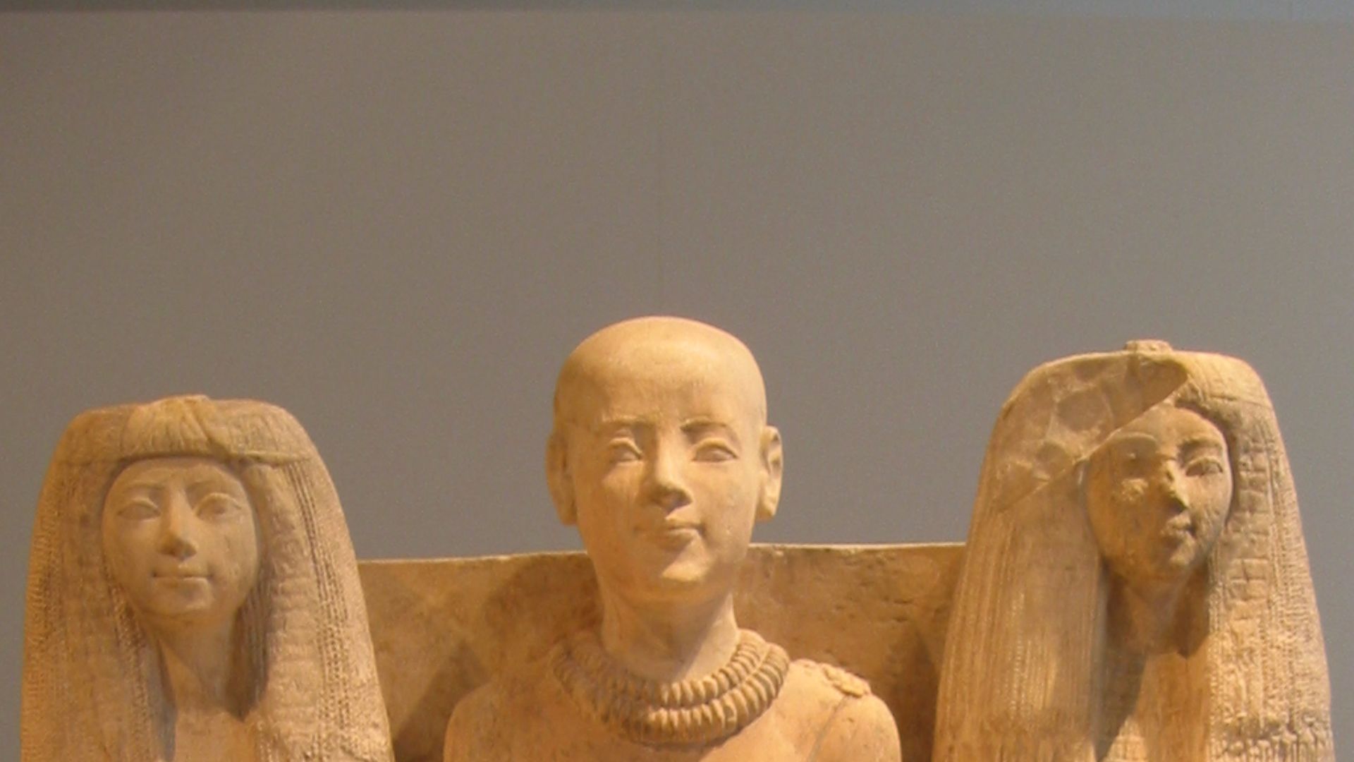 File:Egyptian statue family portrait (front).jpg