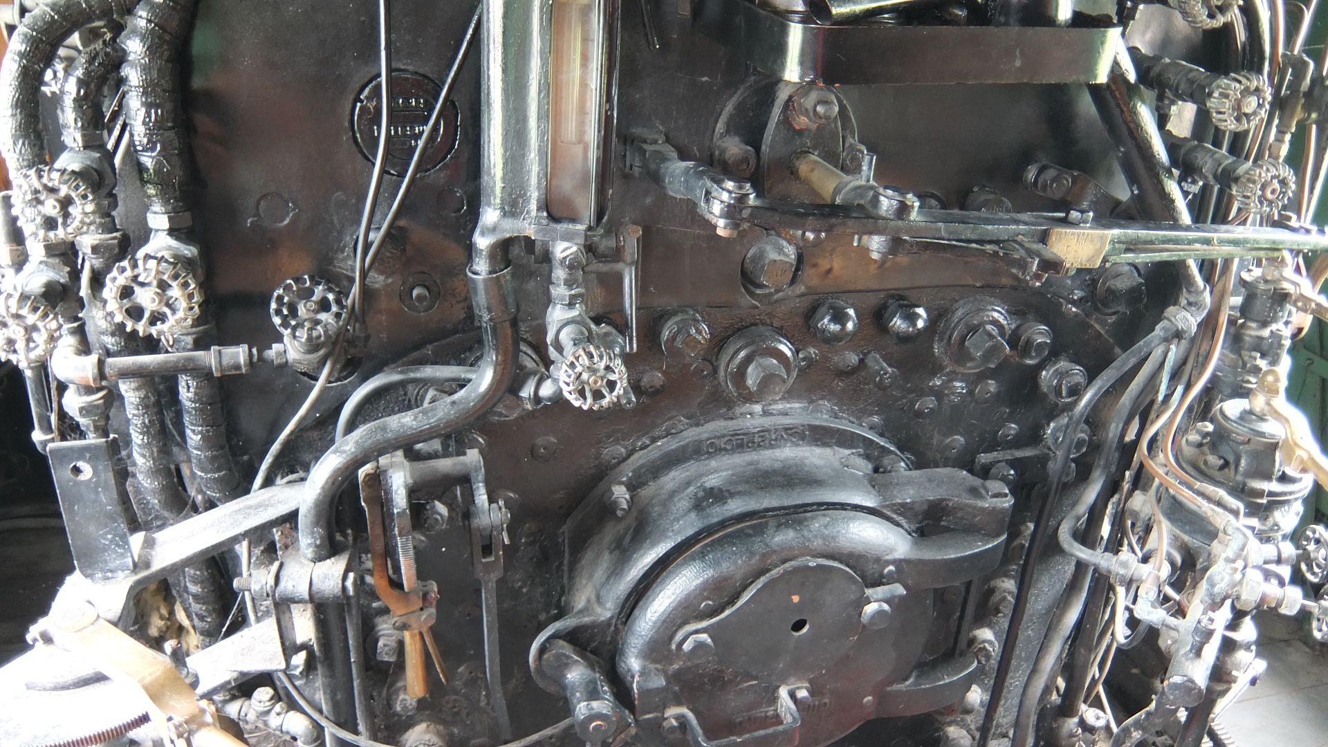 File:Firebox door in the cab of steam locomotive 1112 (26799433121).jpg