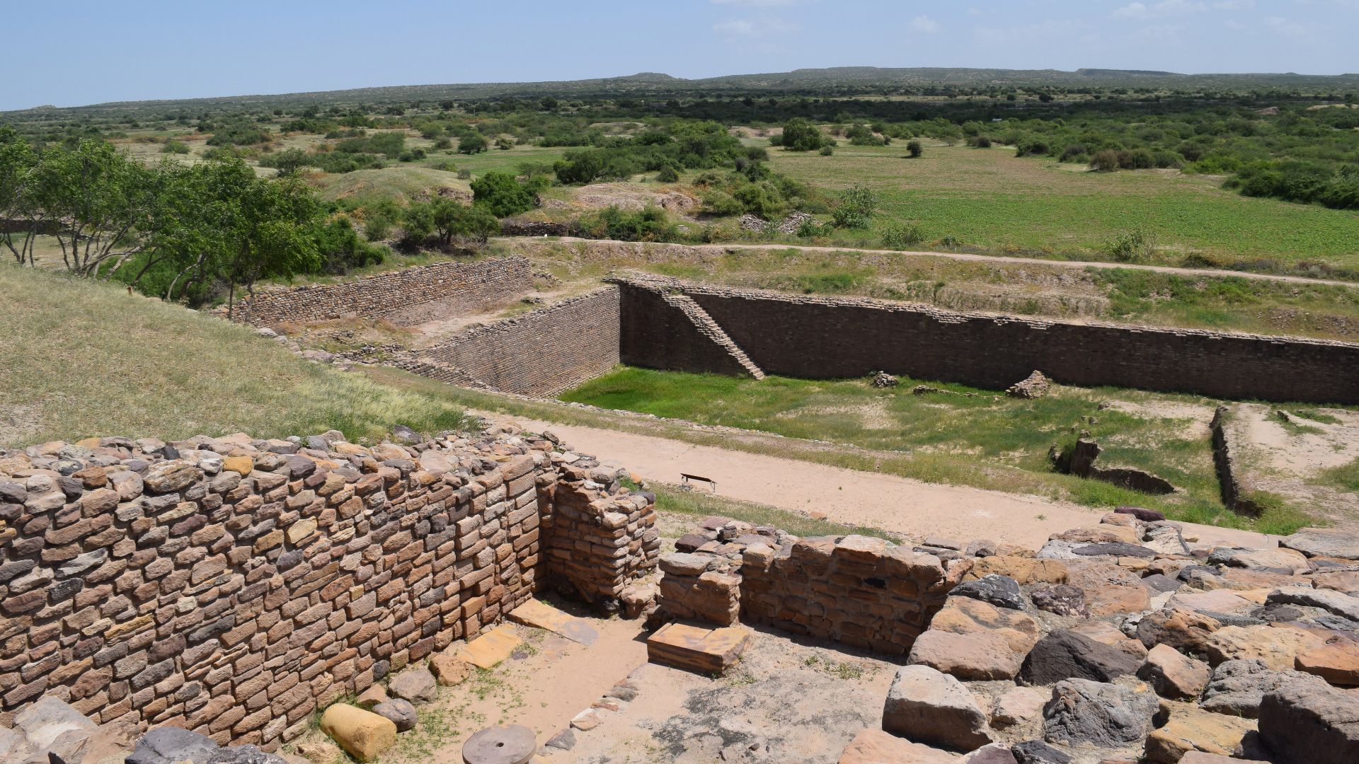 File:DHOLAVIRA SITE (24).jpg