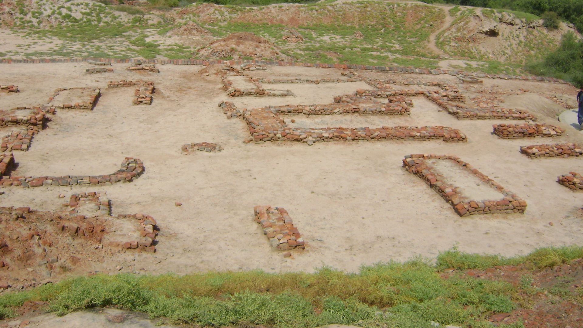 File:Structural Remains - Archaeological Museum, Harappa.jpg