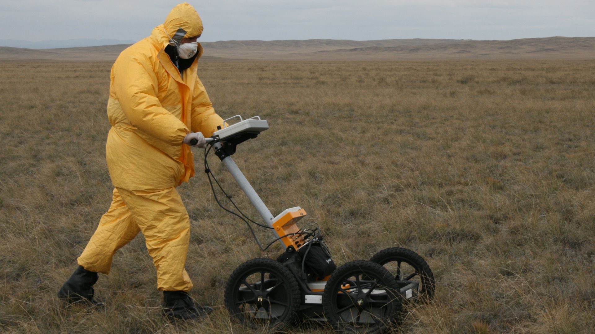 File:Using ground-penetrating radar - Flickr - The Official CTBTO Photostream.jpg
