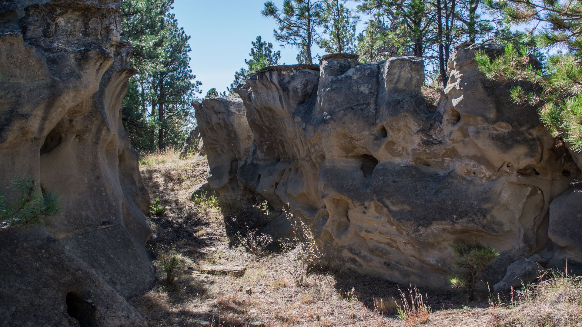 File:Medicine Rocks State Park 17.jpg