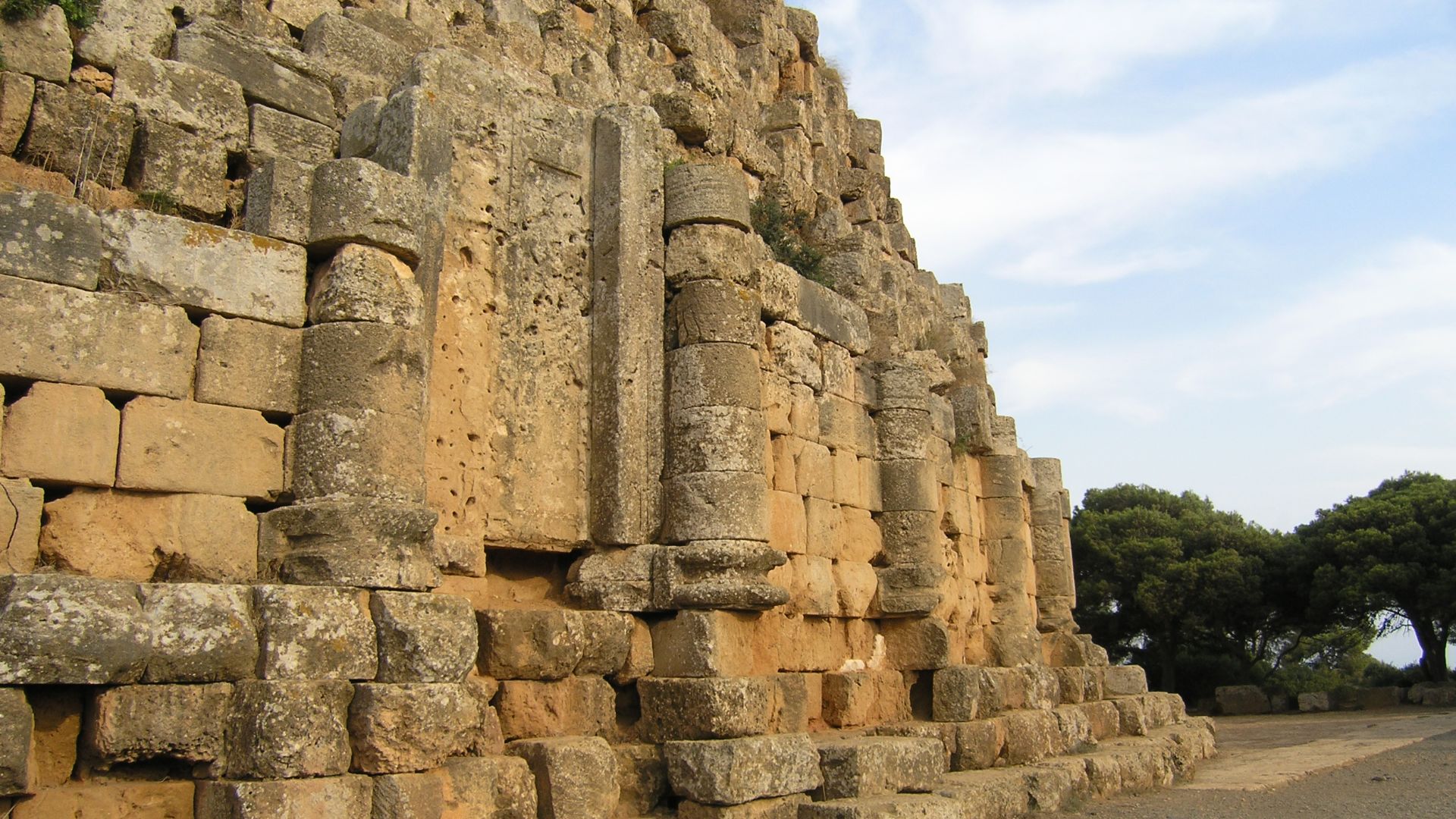 File:Mausolée royal de Maurétanie P9070470.JPG