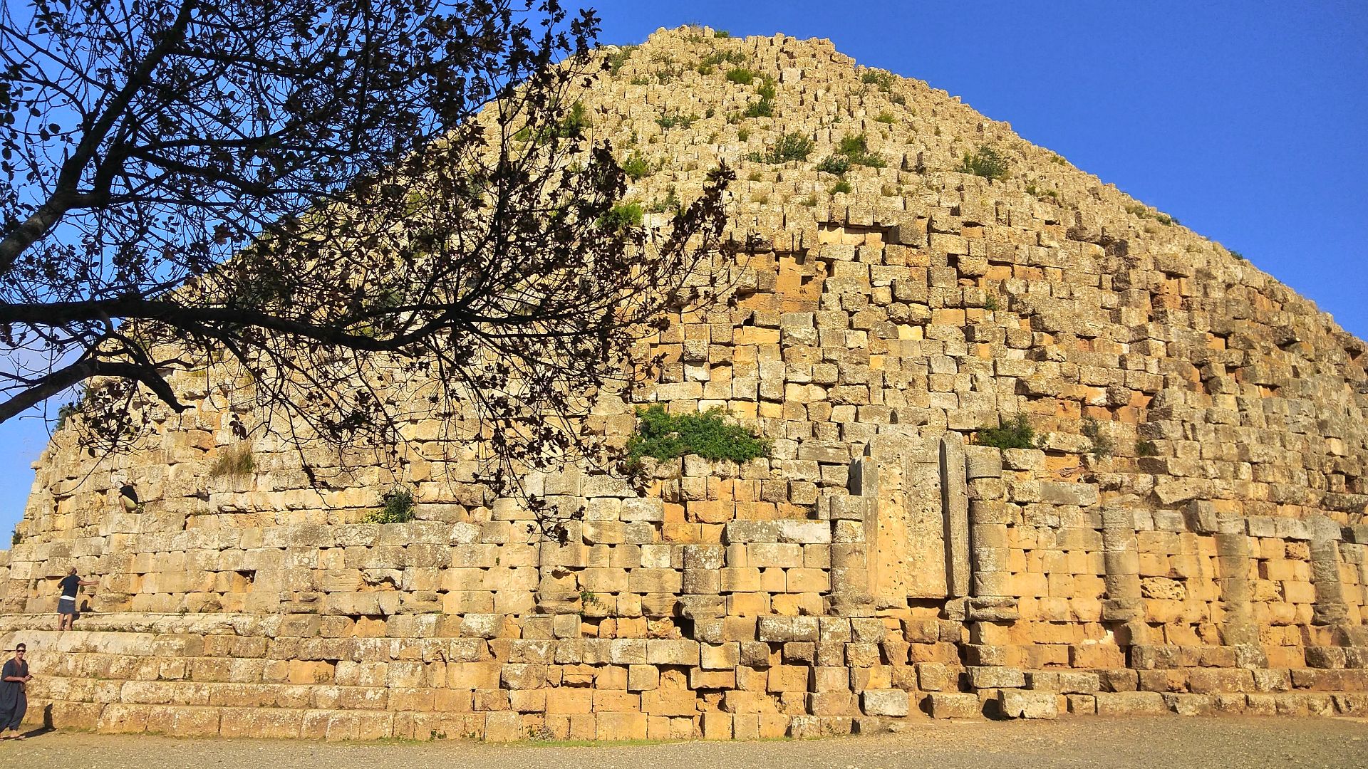 File:Mausolée royal de Maurétanie 2020-09 1.jpg