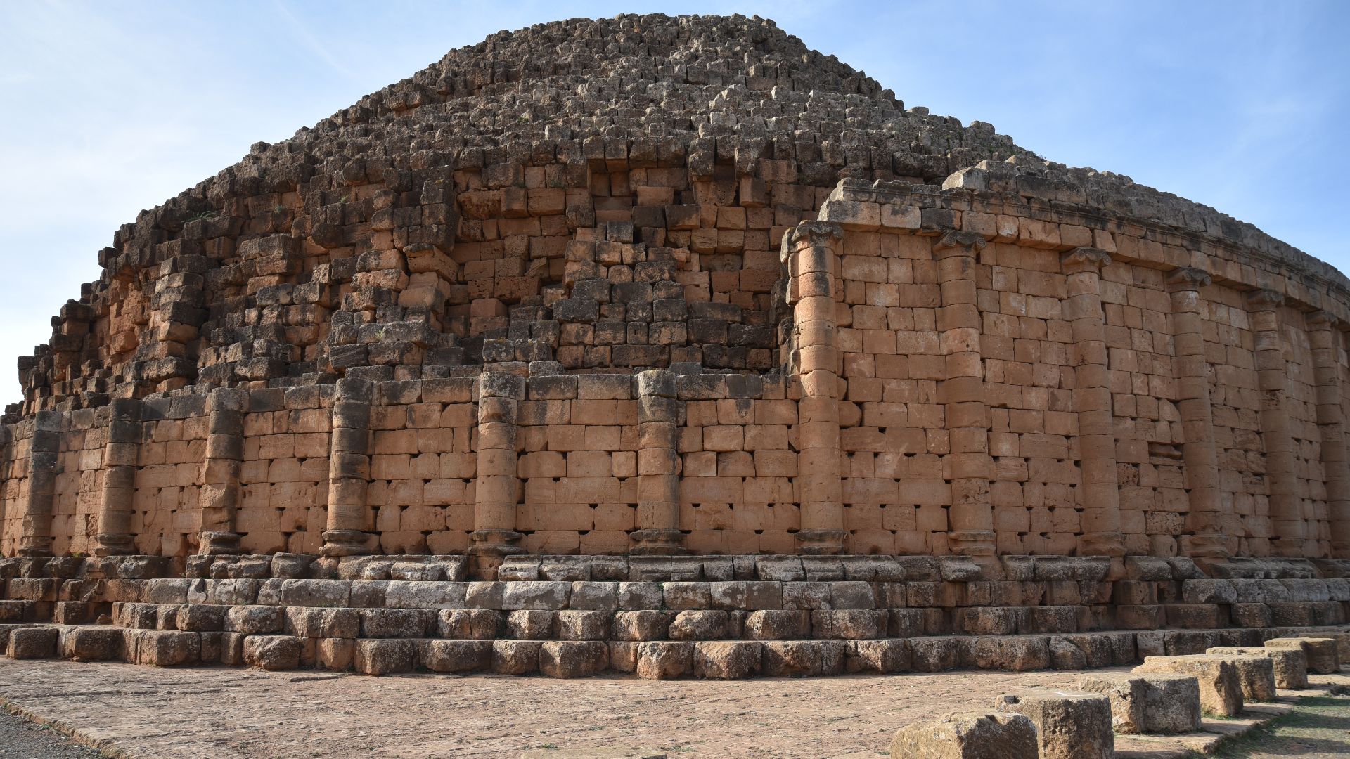 File:Royal Mausoleum of Mauretania, Algeria.jpg