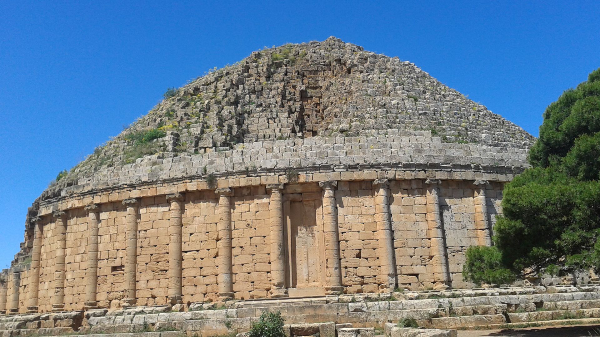 File:Le Mausolée royal de Maurétanie7.jpg