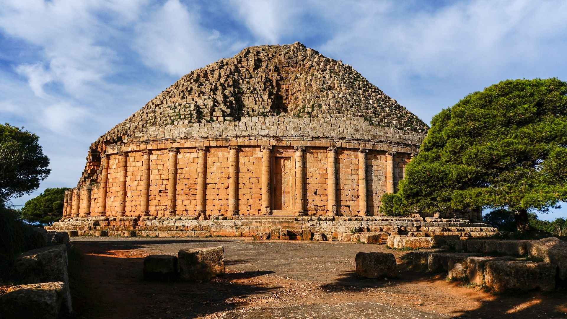 File:Royal Mausoleum of Mauretania 2014.jpg