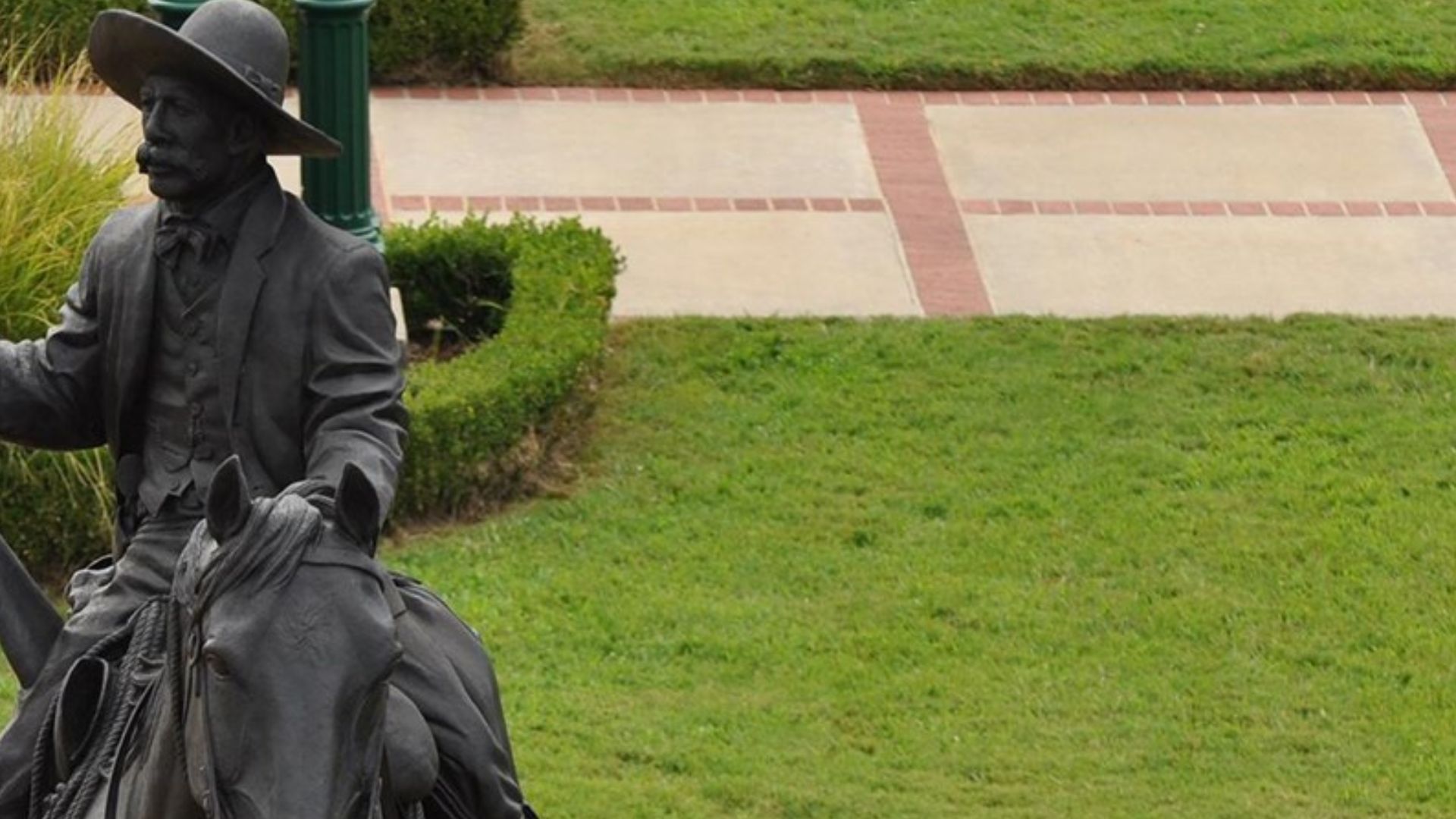File:Bass Reeves Statue.jpg