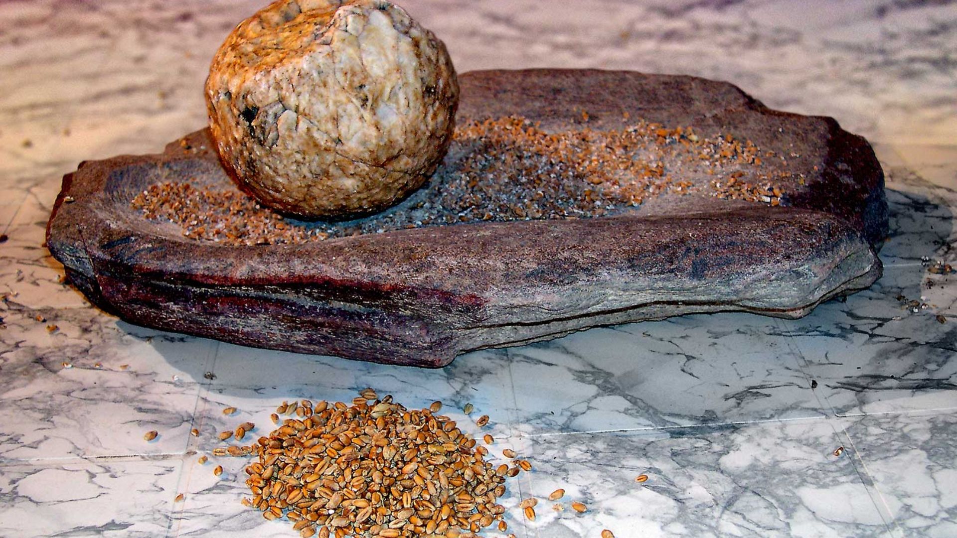 File:Molino neolítico de vaivén.jpg