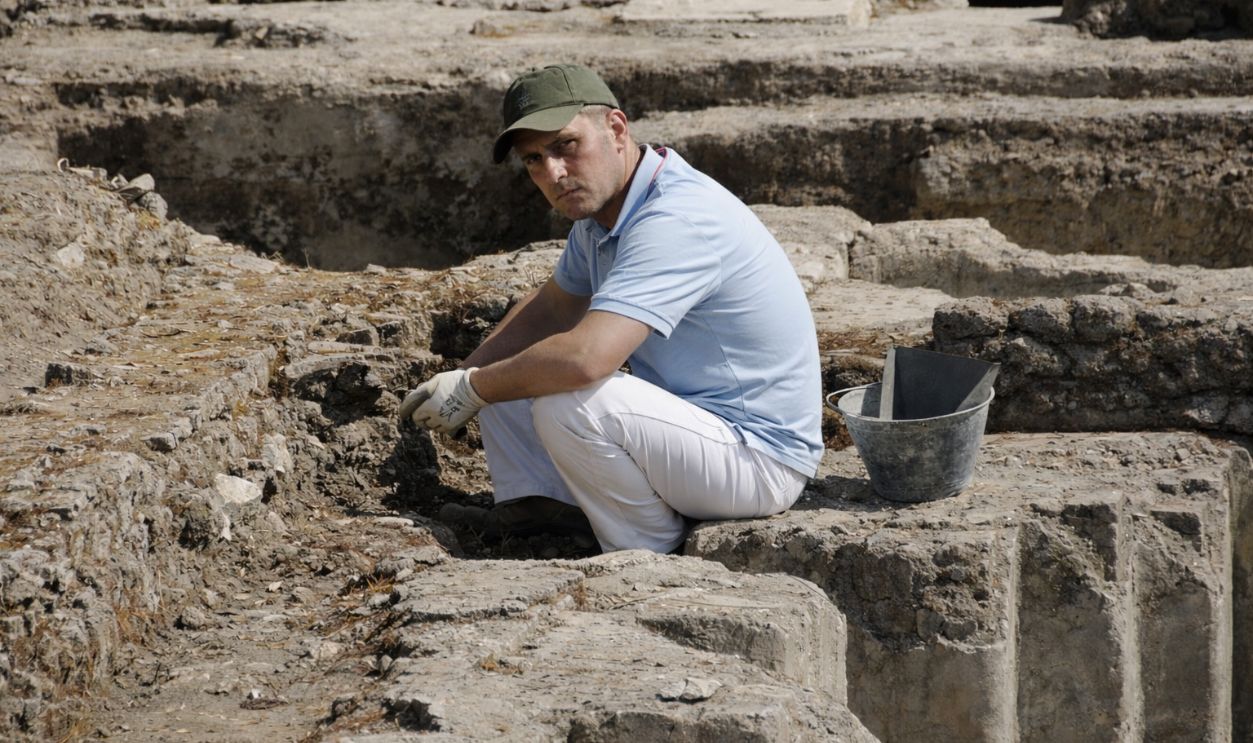 Greek marble altar - Intro