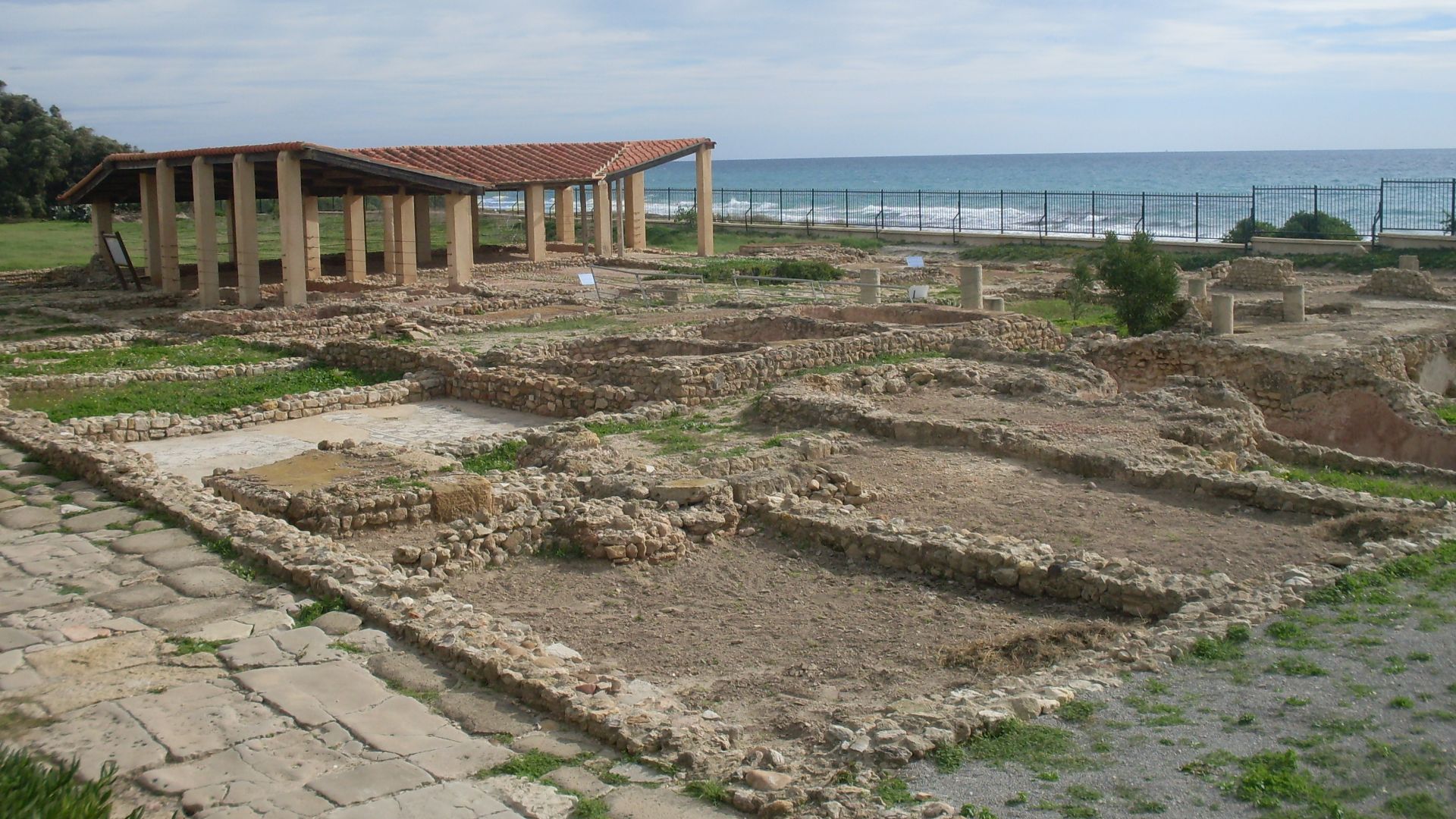File:Tunisie Néapolis usine salaison 2.jpg