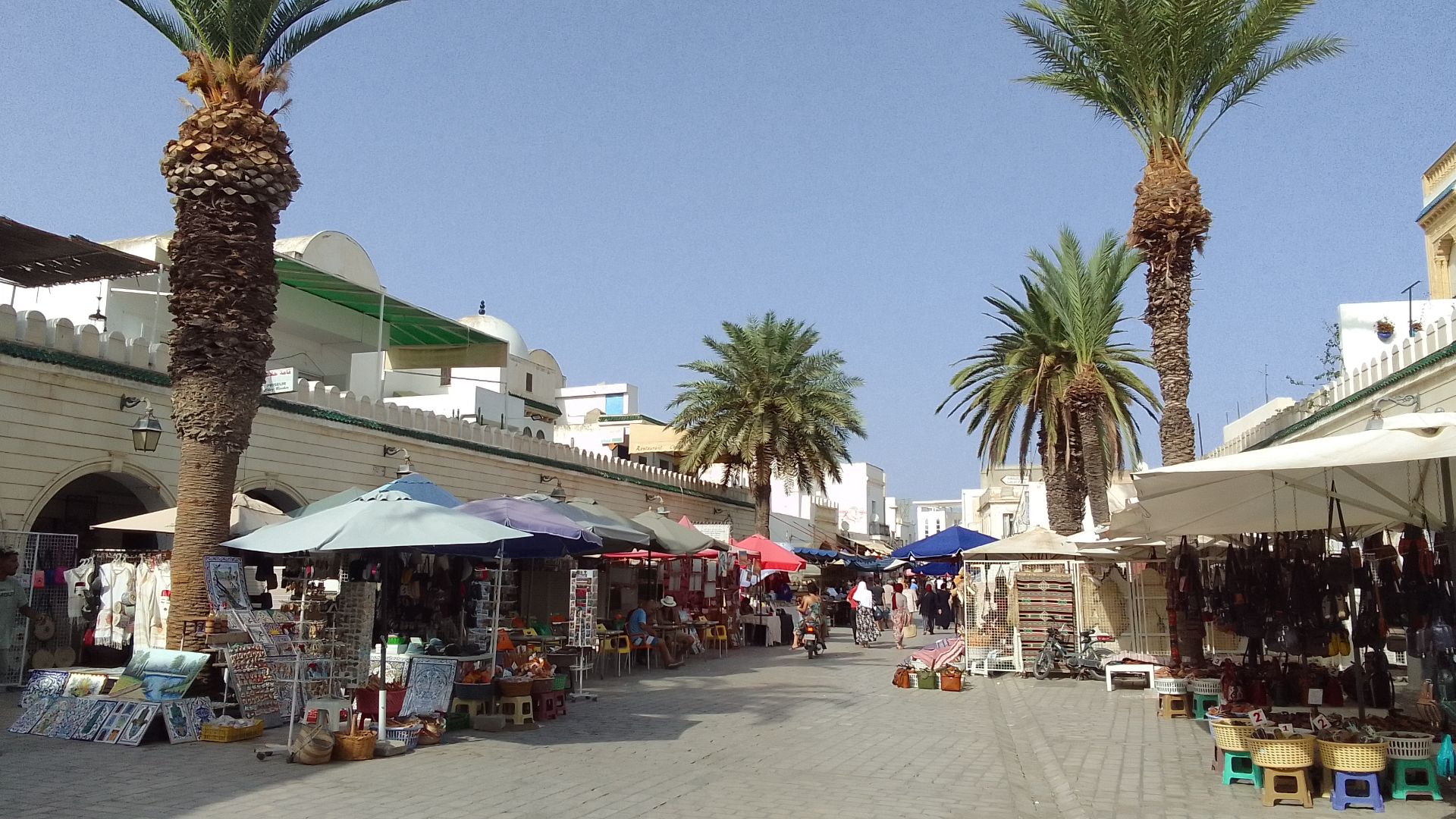 File:Souk de Nabeul.jpg