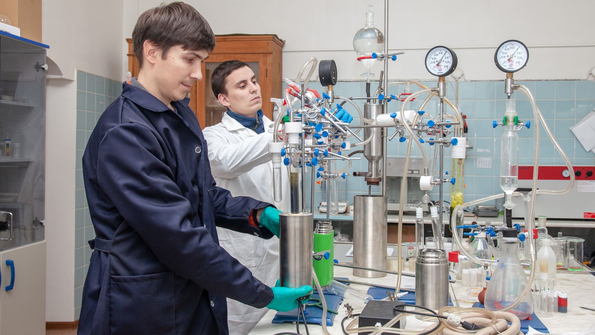 File:Lab for Ecological Radiology of the Institute of Geodinamics and Geology.jpg