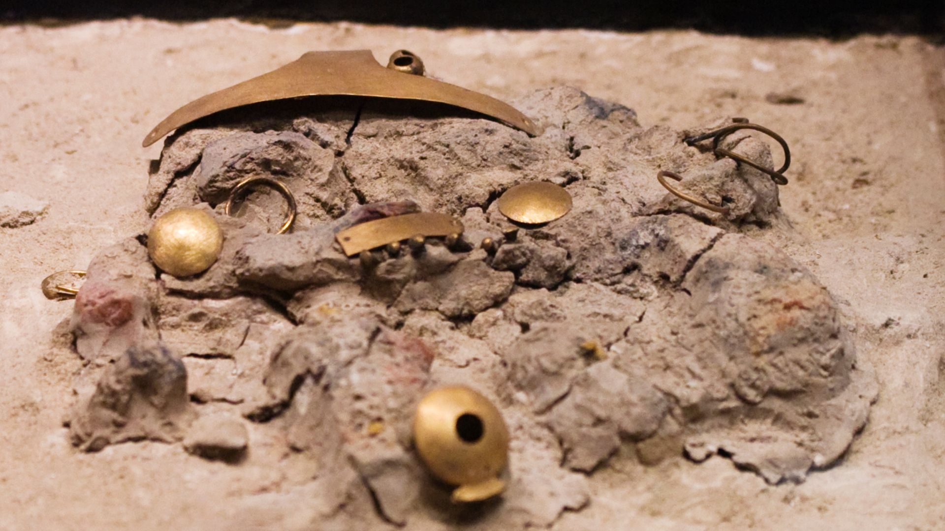 File:Sofia - Symbolical Burial from the Varna Necropolis.jpg