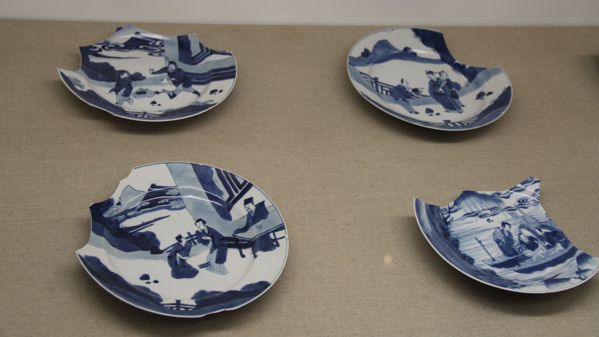 File:Shipwreck Porcelain (9847013376).jpg