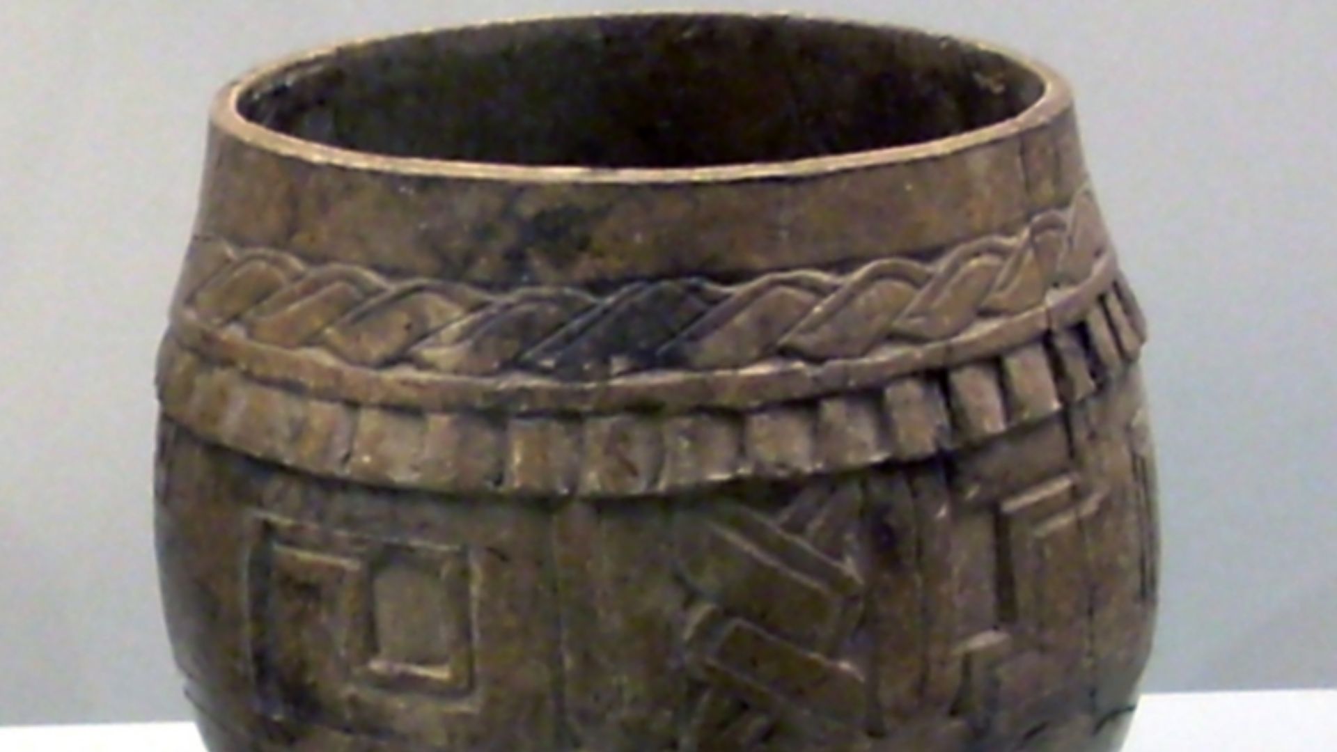 File:Maya bowl, Museo de América 3.jpg