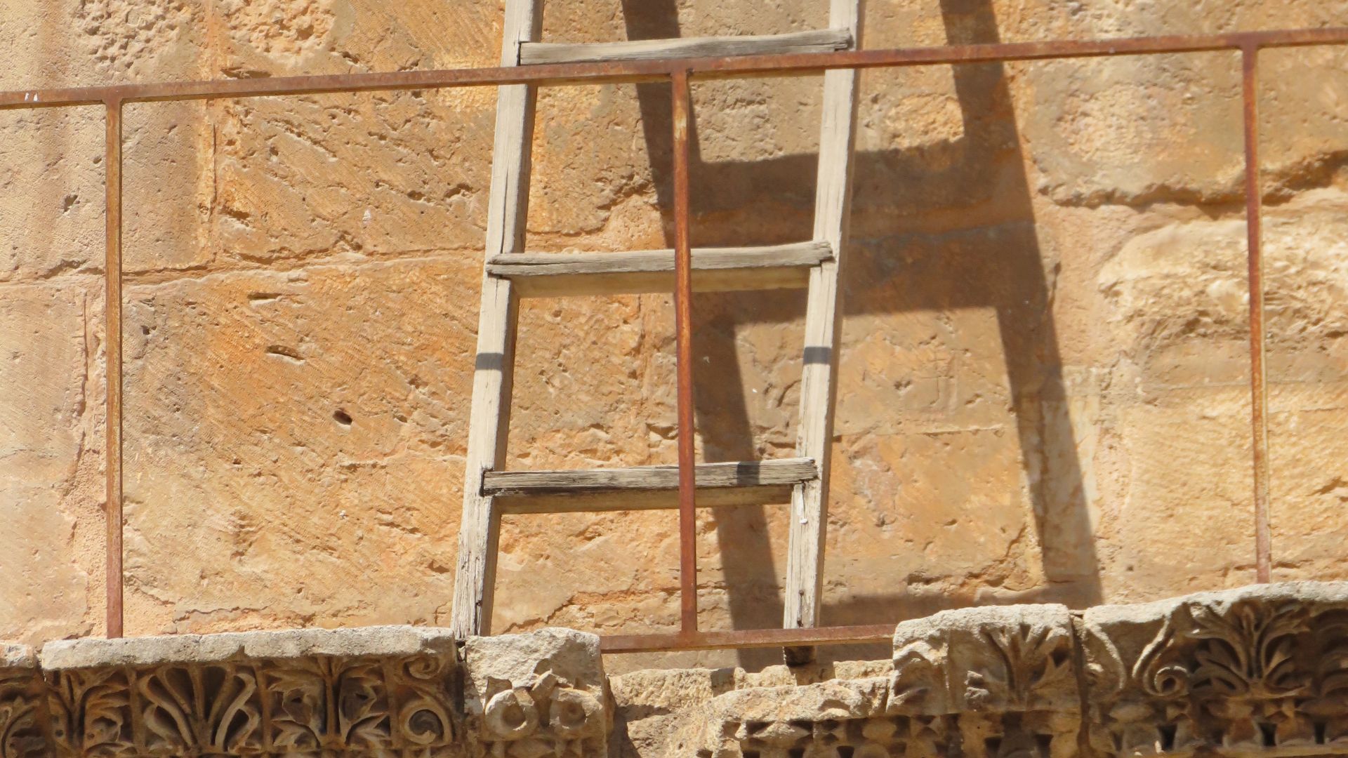 File:Holy Land 2019 (1) P171 Jerusalem Holy Sepulchre Immovable Ladder.jpg