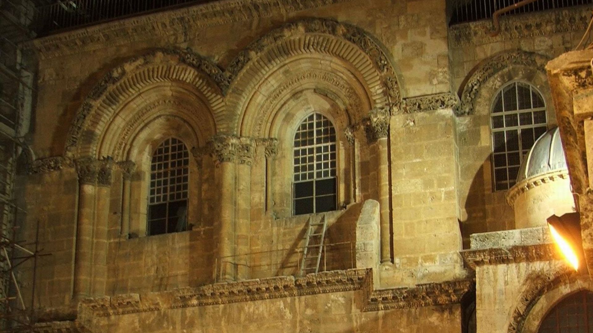 File:Holy sepulchre night 9092.jpg