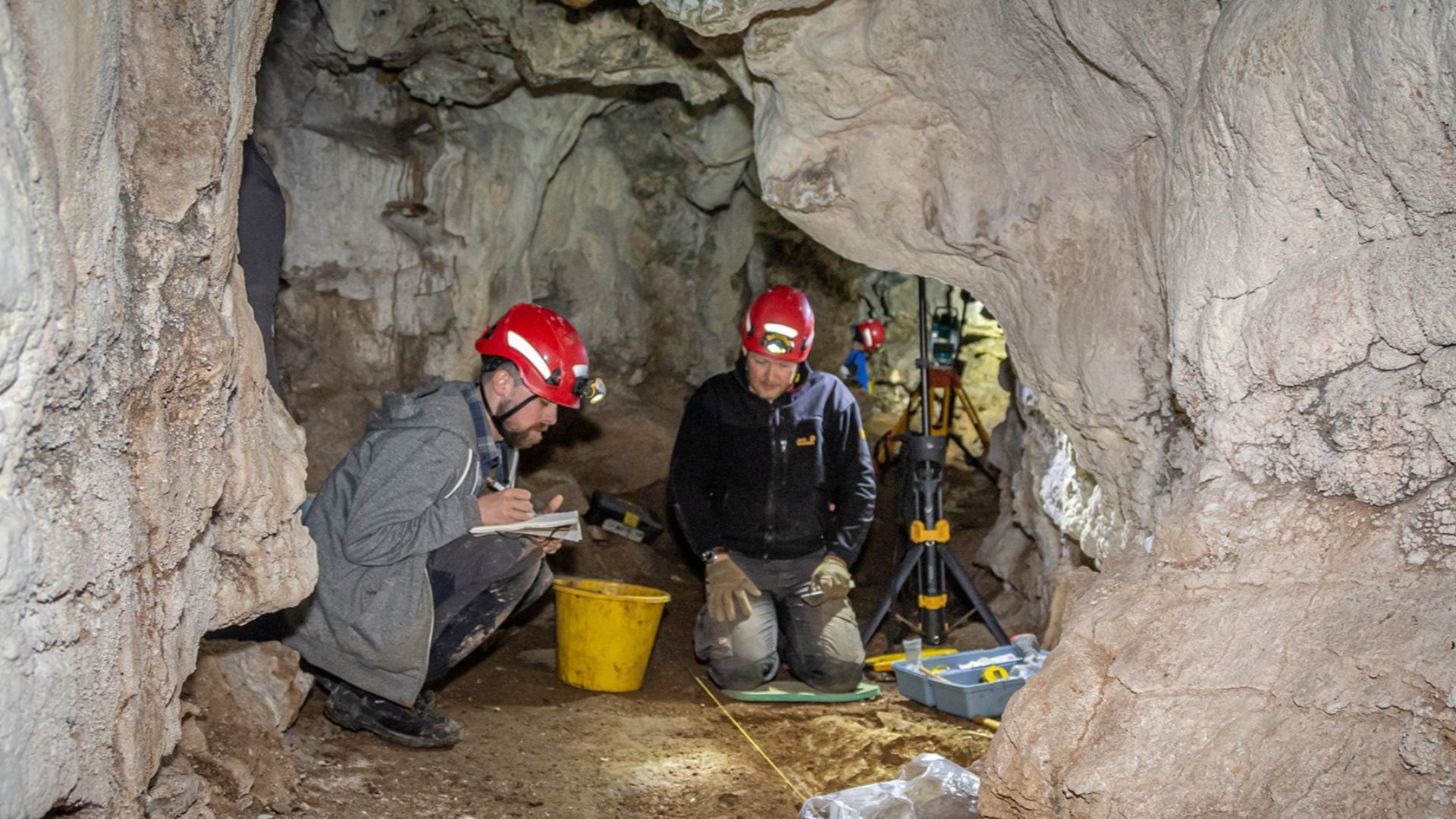 File:Excavation of Alice and Gwendoline Cave.jpg