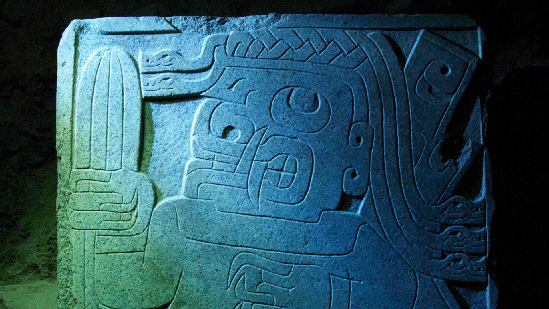 File:Estela Wachumero en Chavin.jpg