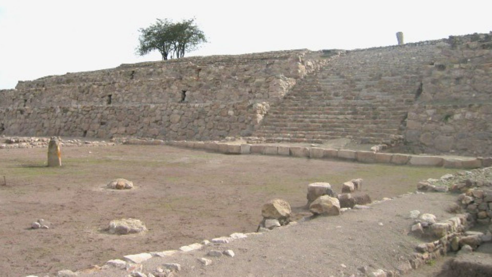 File:Kunturwasi Ruinastemplo lou.jpg