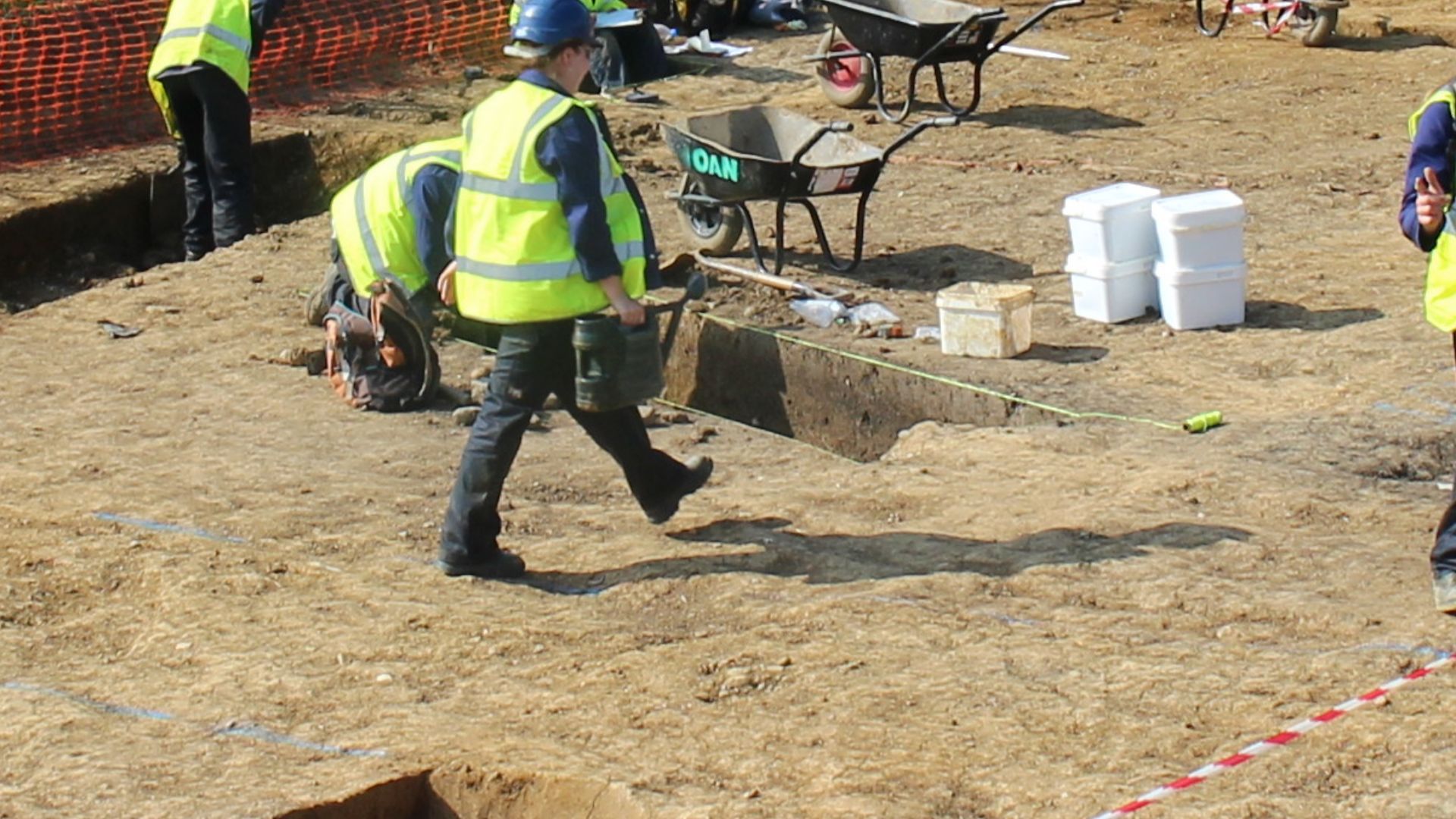 File:Archaeologists working at Feeder 9 River Humber Gas Pipeline Replacement Project, 2015-2024.jpg