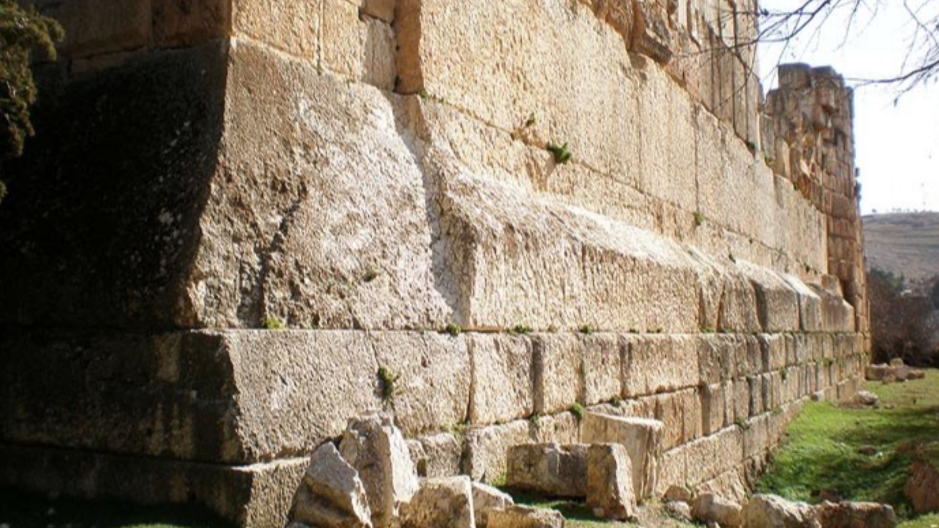 File:Trilithon of Baalbek 3.jpg