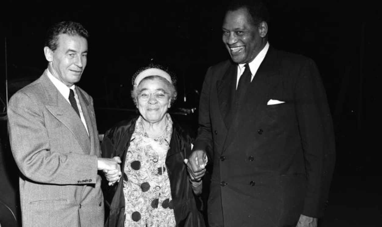 Progressive Party meeting in Culver City at which Young Korean War Veterans protest communist influence and attendance, 28 August 1952. Vincent Hallinan (Progressive candidate for President);Mrs Charlotta Bass (candidate for Vice-President);Paul Robeson;Chuck Yacoubian.Culver City; Los Angeles; California; USAPolitical parties;Meetings. 