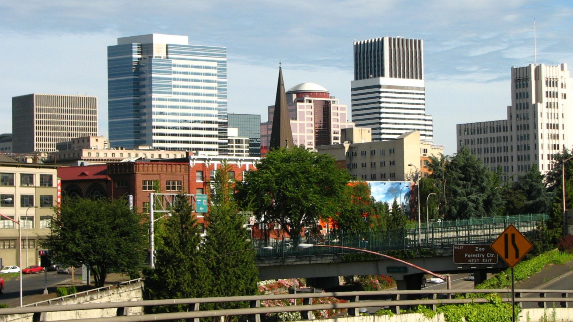 File:Portland Oregon skyline NW Everett and 17th.jpg