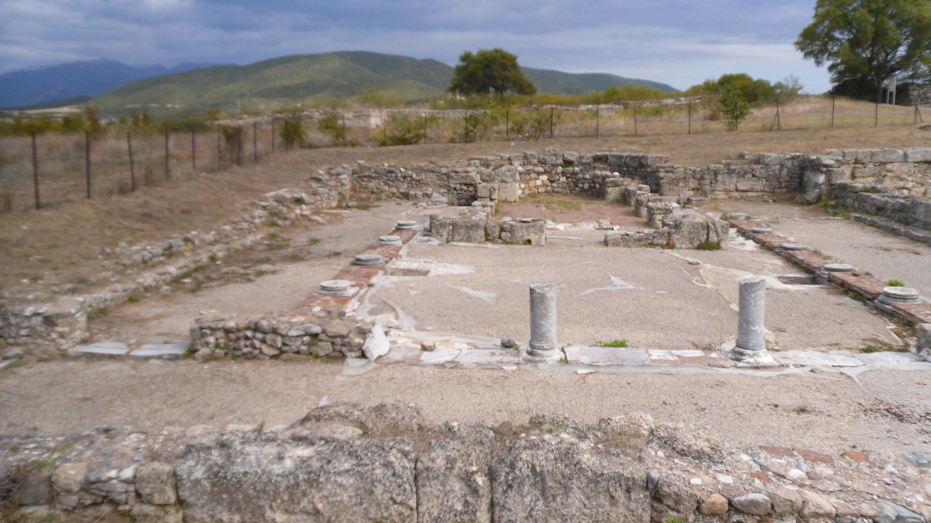 File:Βασιλική Γ΄ Παλαιοχριστιανική Αμφίπολη, Ναός.jpg
