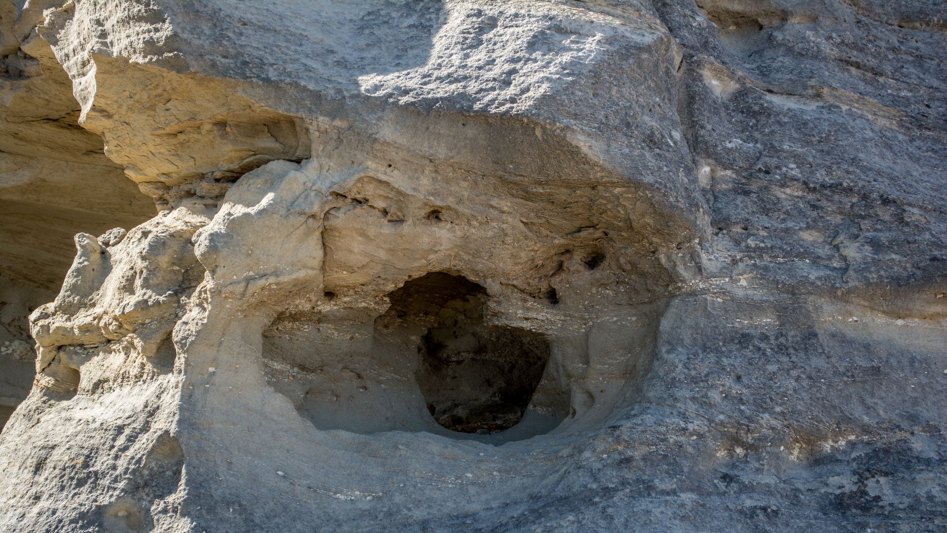 File:Medicine Rocks State Park 11.jpg