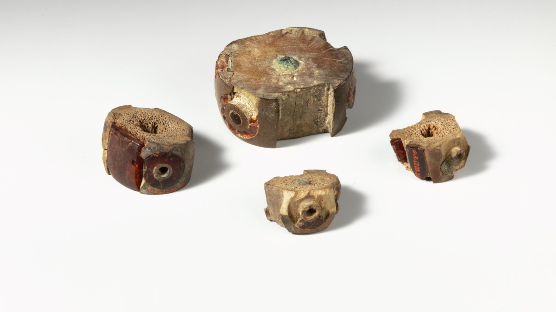 File:Ivory and amber segment from a bronze fibula (safety pin) MET DP257863.jpg