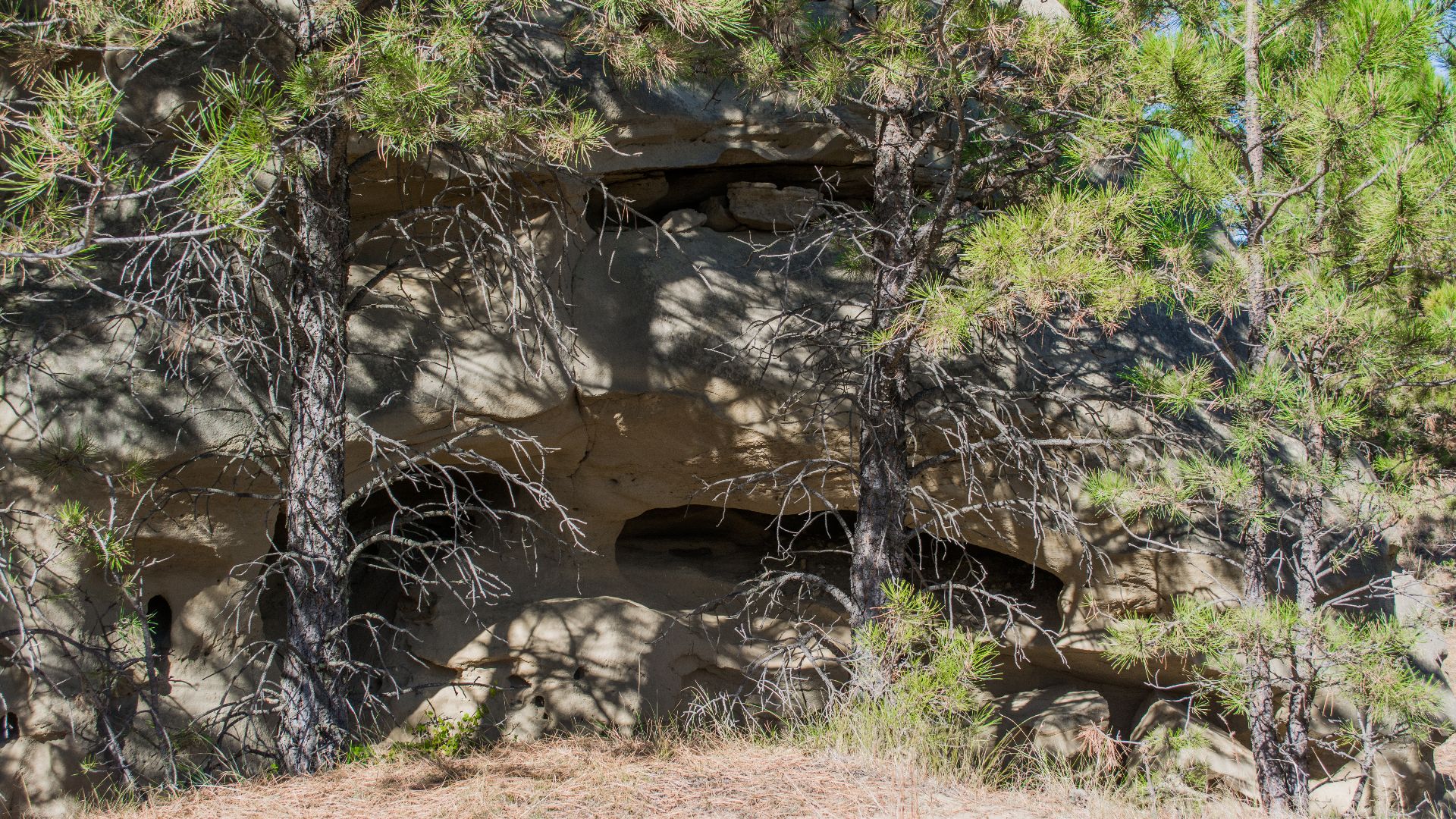 File:Medicine Rocks State Park 12.jpg
