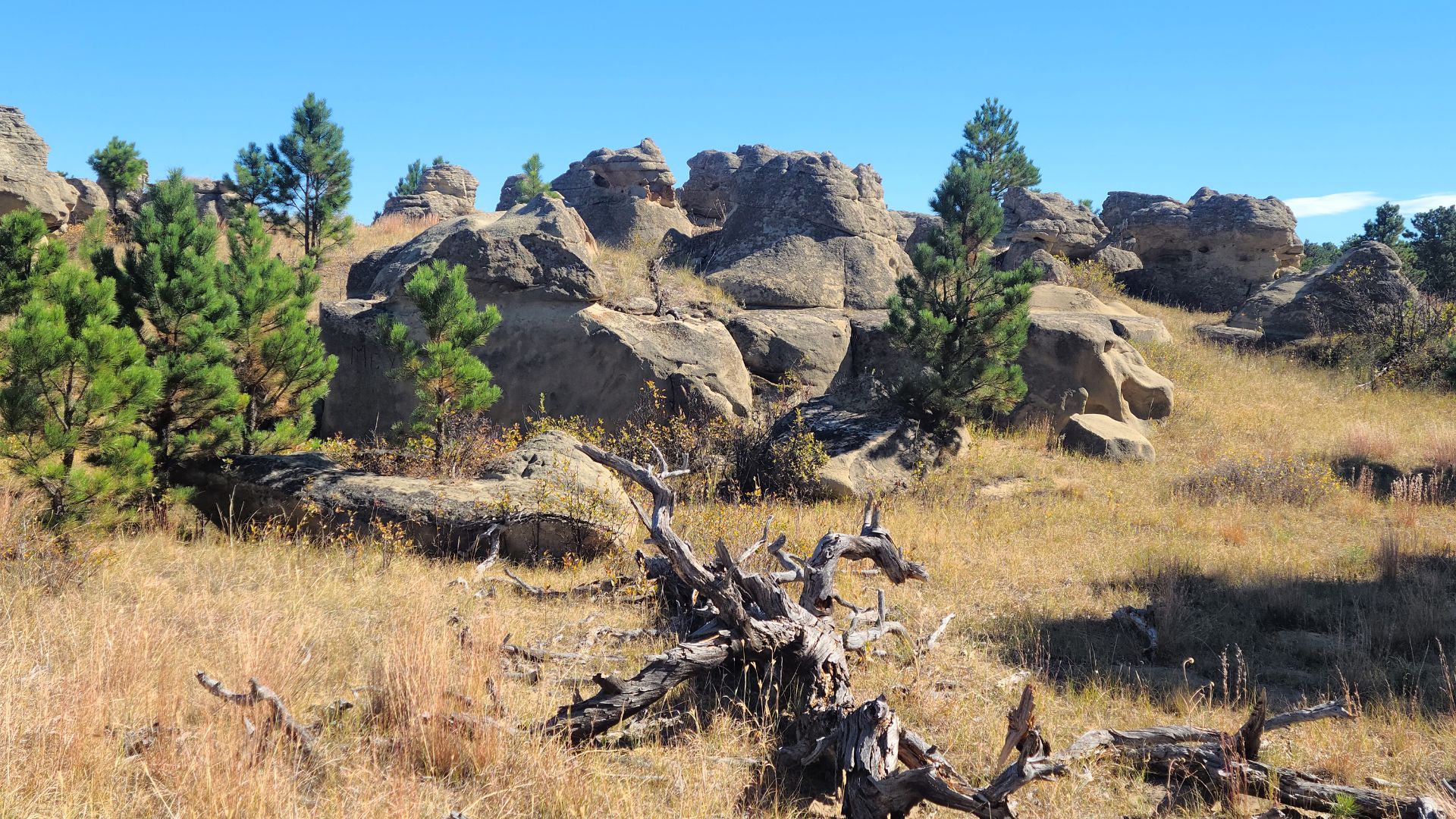 File:Medicine Rocks State Park 01.jpg