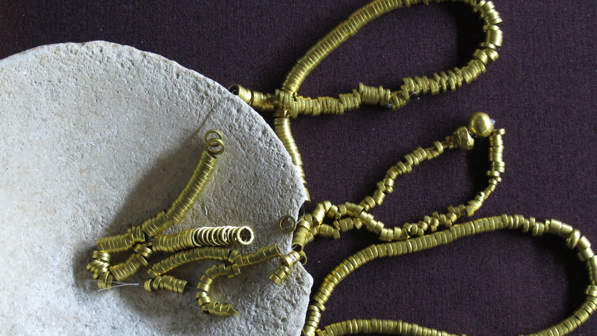 File:Grave offerings (Varna Necropolis) (35947337093).jpg