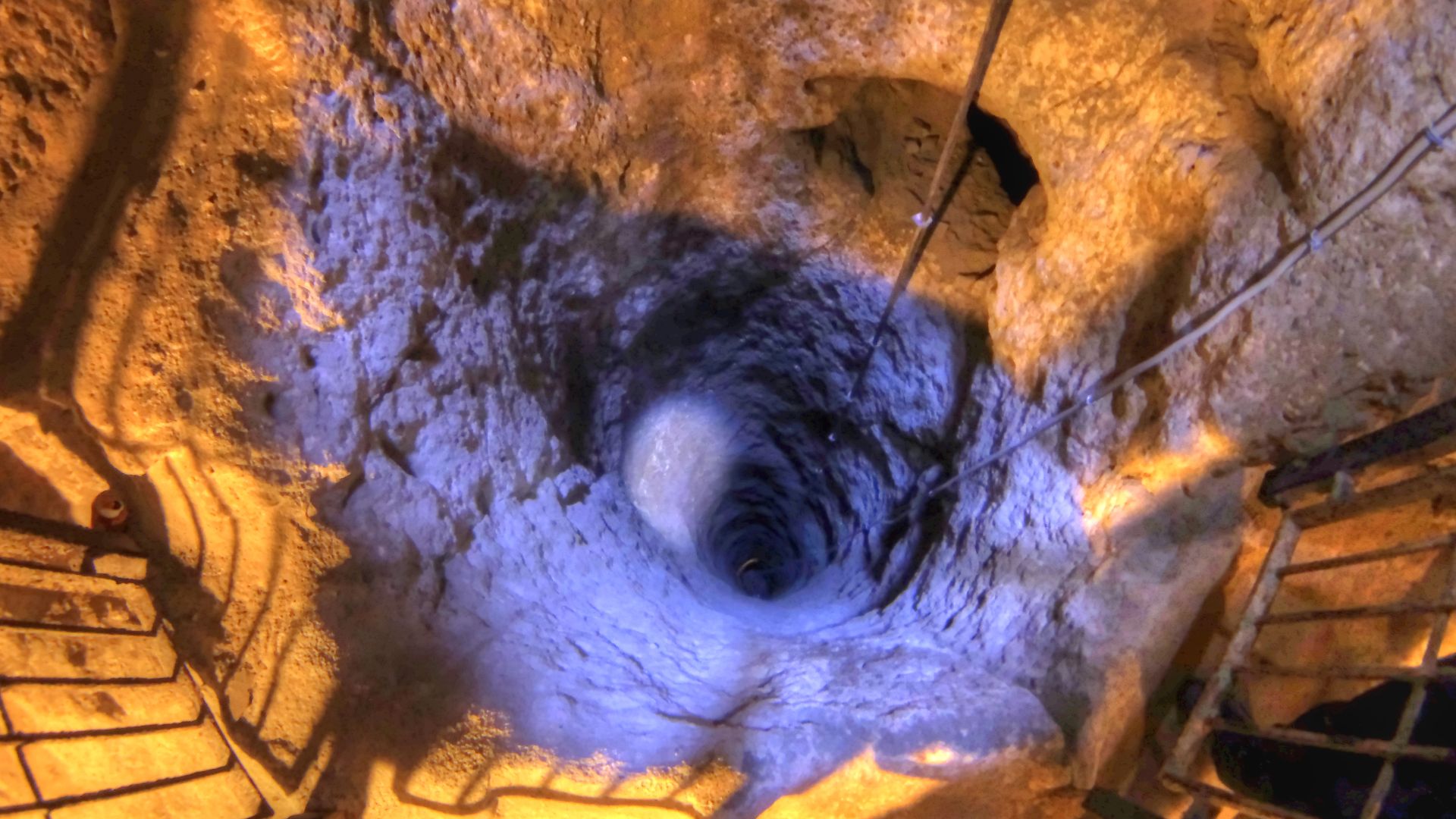 File:Derinkuyu Underground City 9831 Nevit Enhancer.jpg
