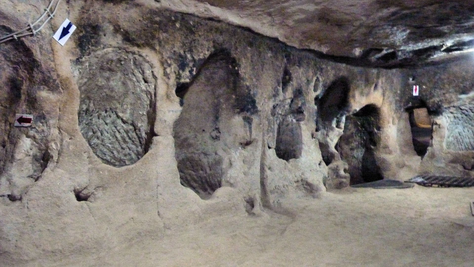 File:Turchia - Cappadocia - Derinkuyu - La città sotterranea 01.JPG