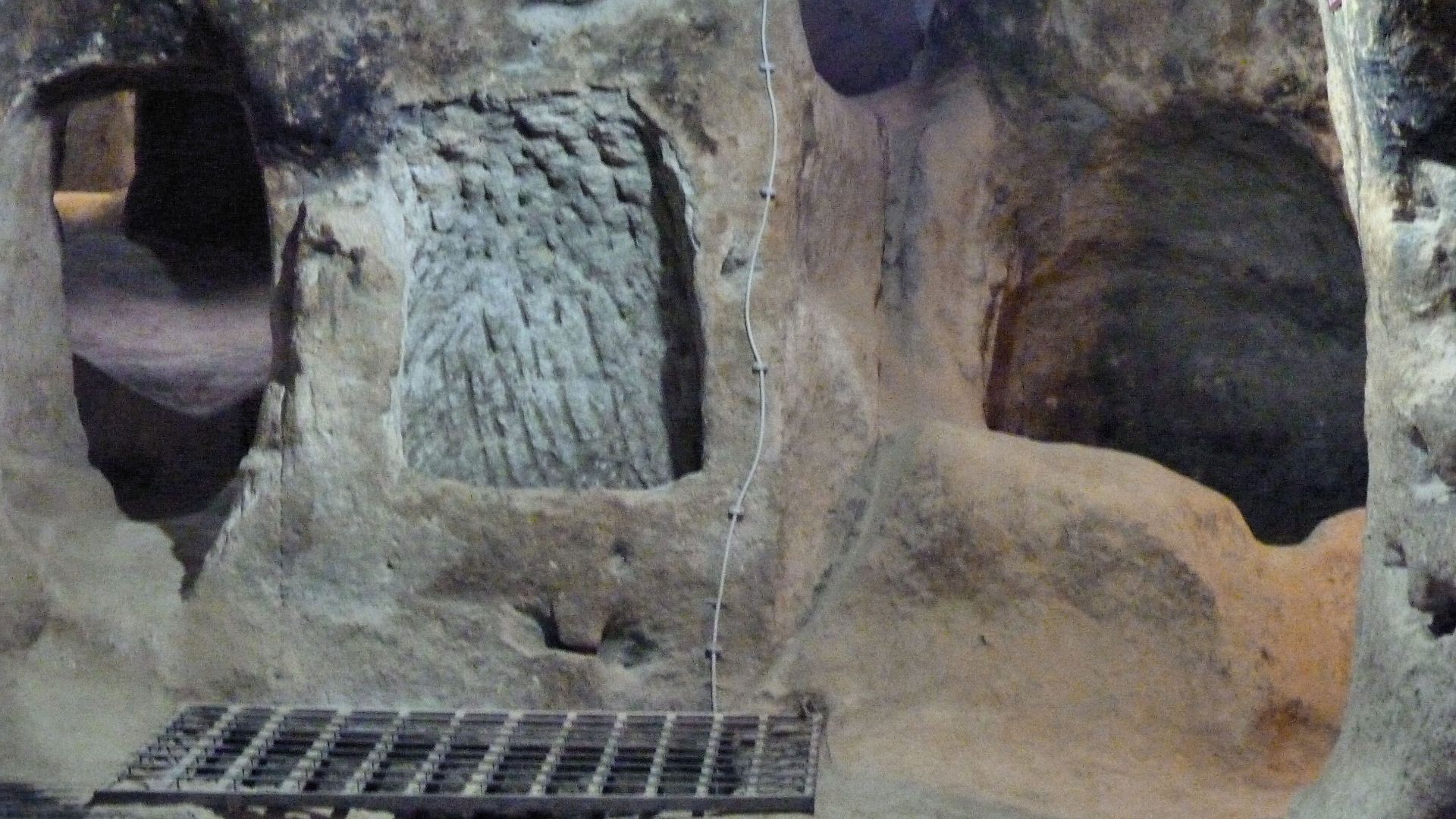 File:Turchia - Cappadocia - Derinkuyu - La città sotterranea 02.JPG