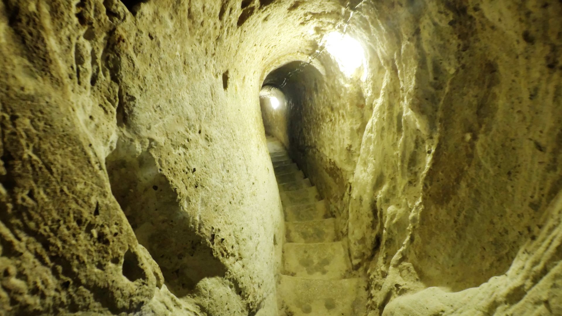 File:Derinkuyu Underground City 9846 Nevit Compressor.jpg