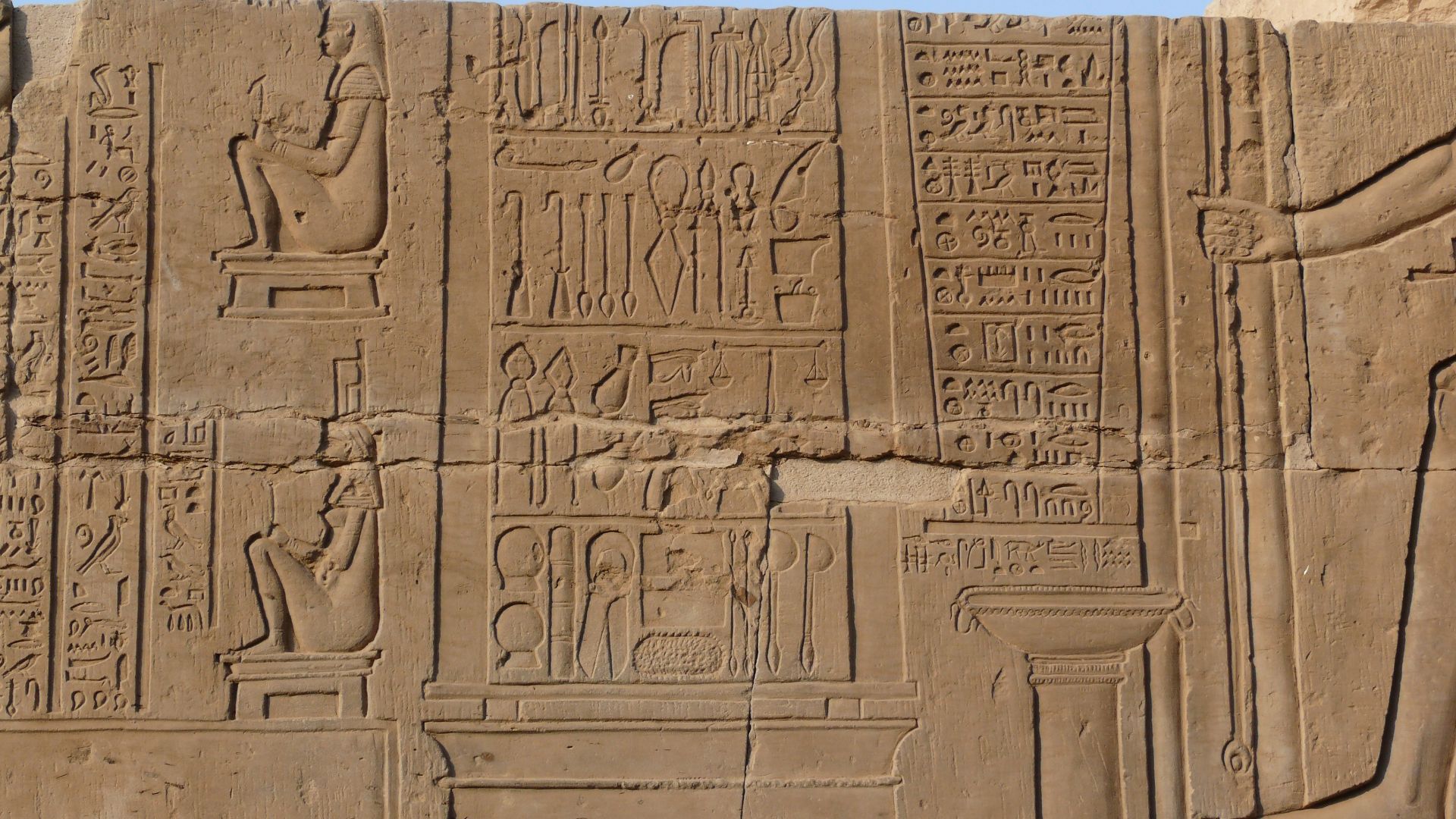 File:Kom Ombo Temple Surgical instruments.JPG