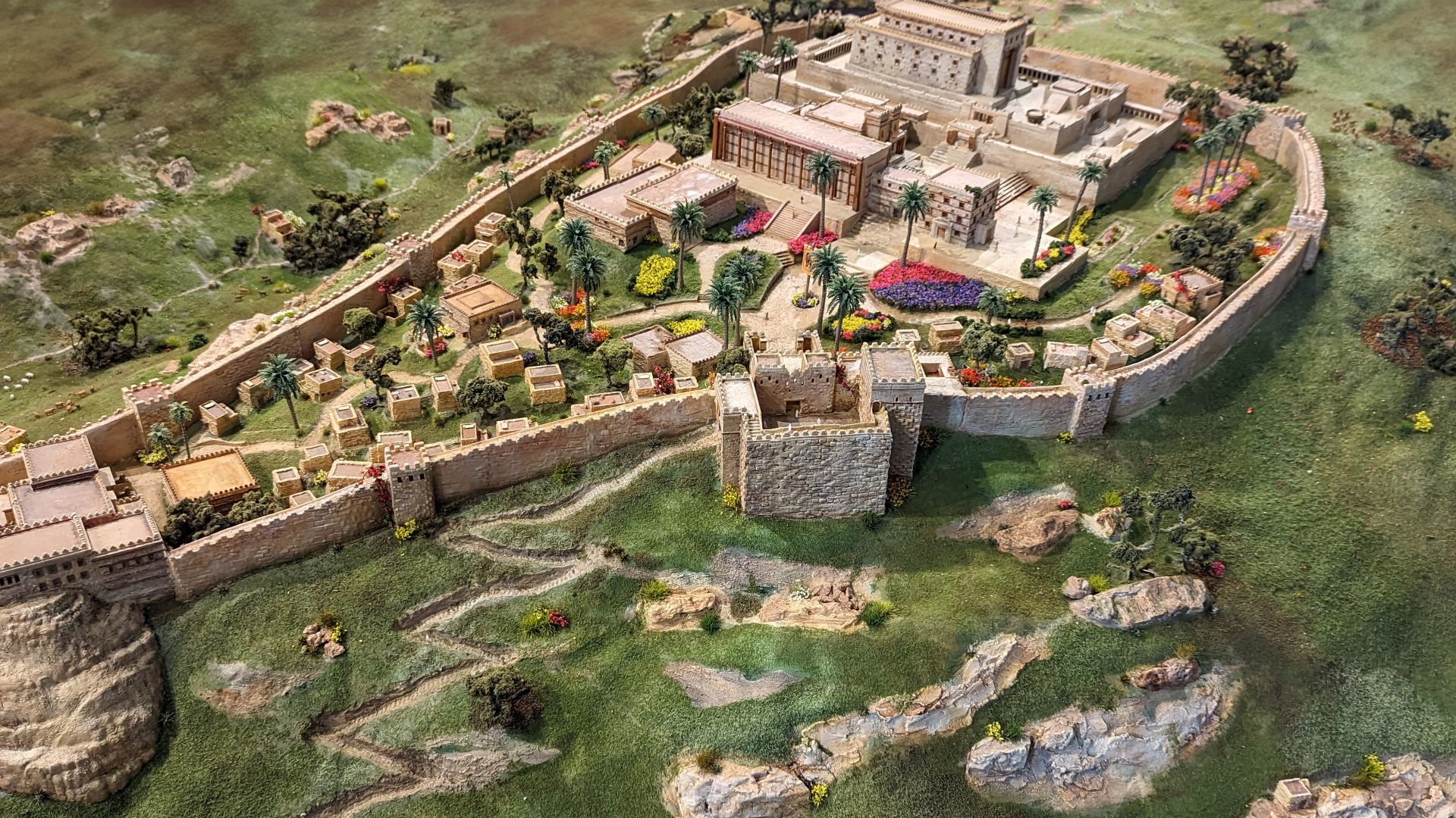 File:Model of Solomon's Temple - 01.jpg