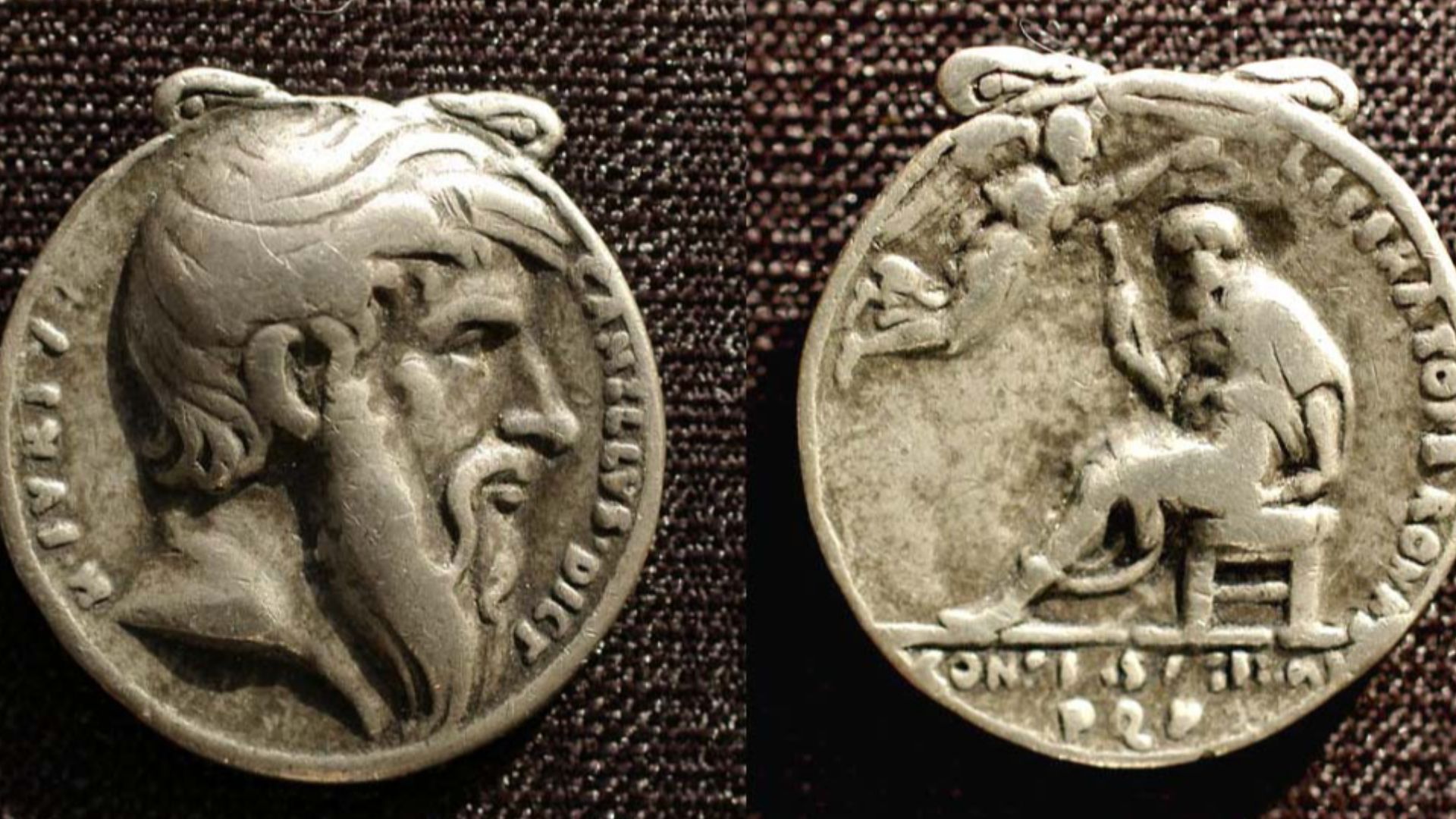 File:Silver medal (FindID 111171).jpg