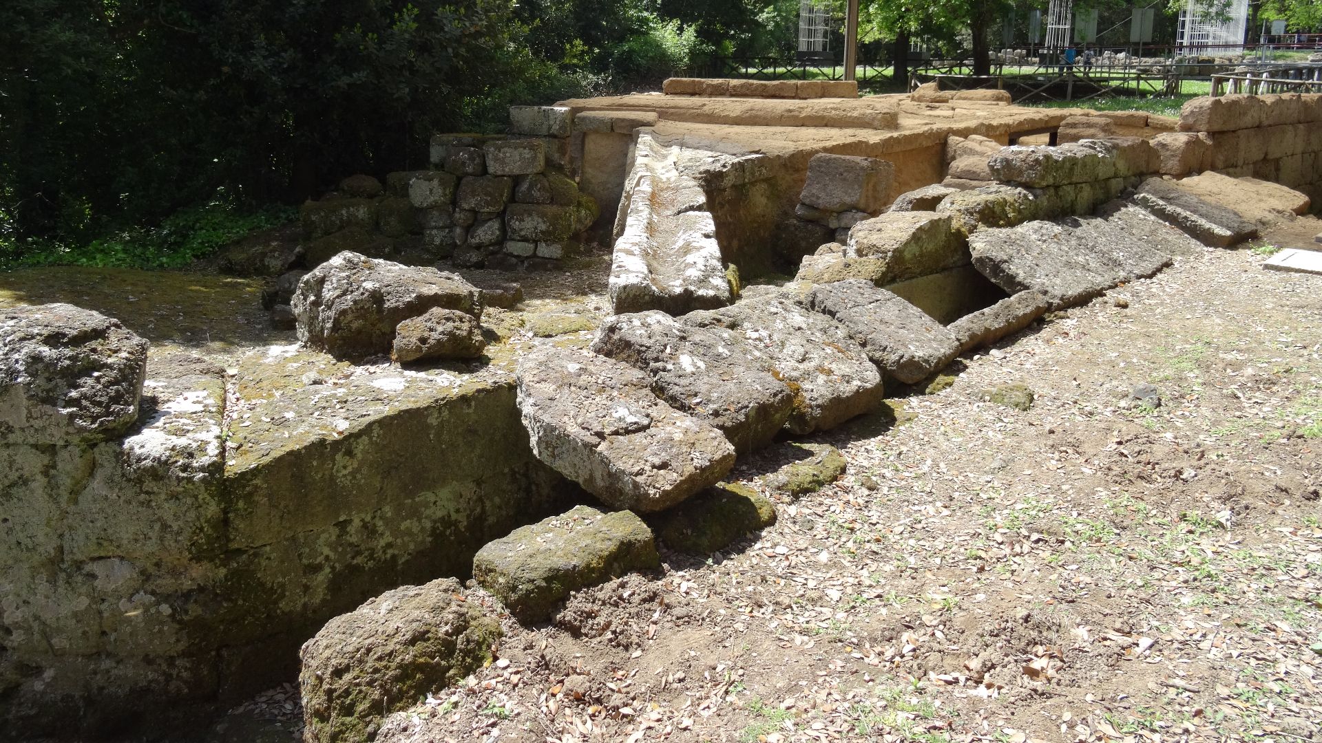 File:Ruderi di veio 2.JPG