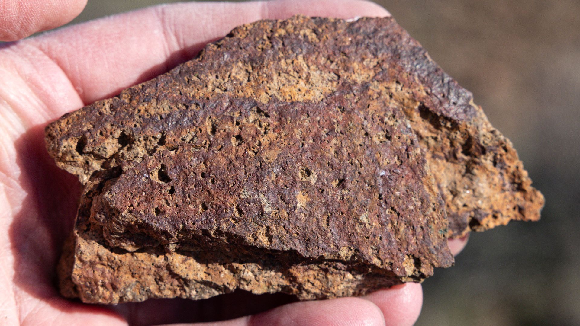 File:Basalt-Andesite of Vasquez Formation (54994573714).jpg