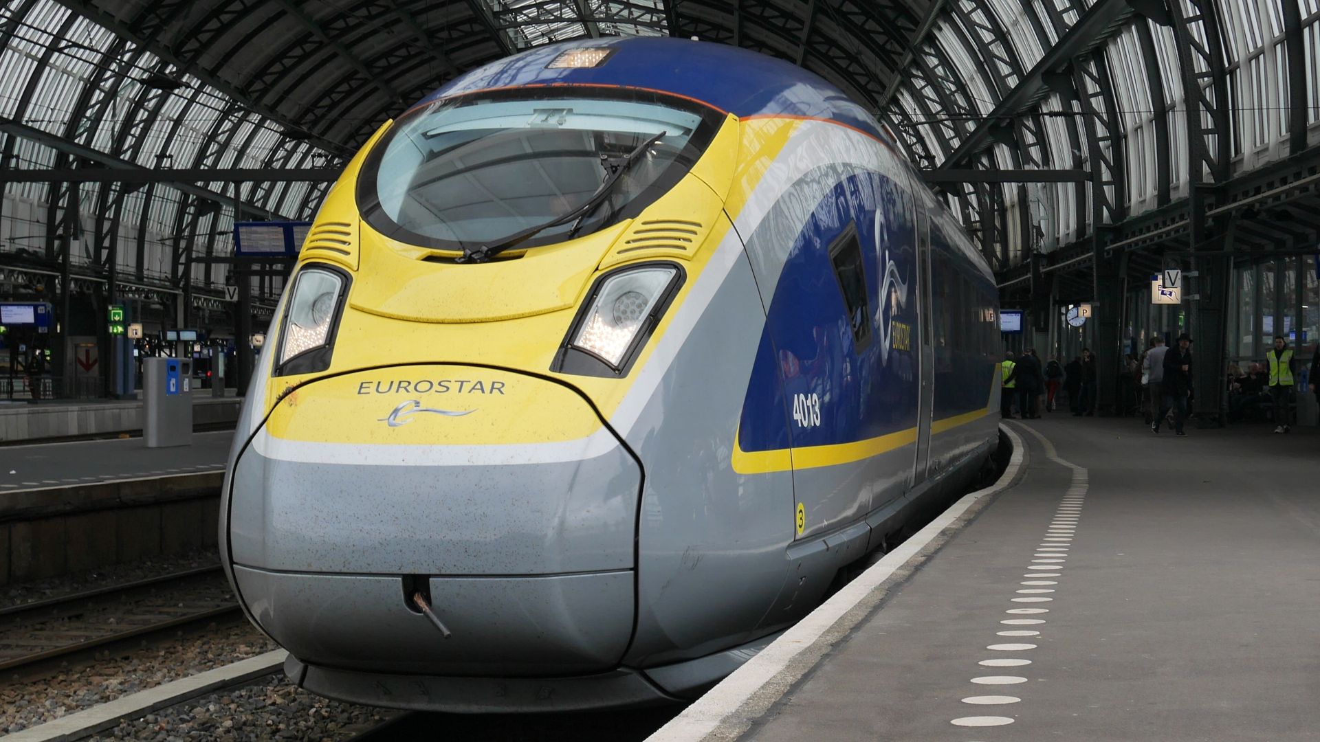 File:First commercial Eurostar service at Amsterdam Centraal station 2.jpg
