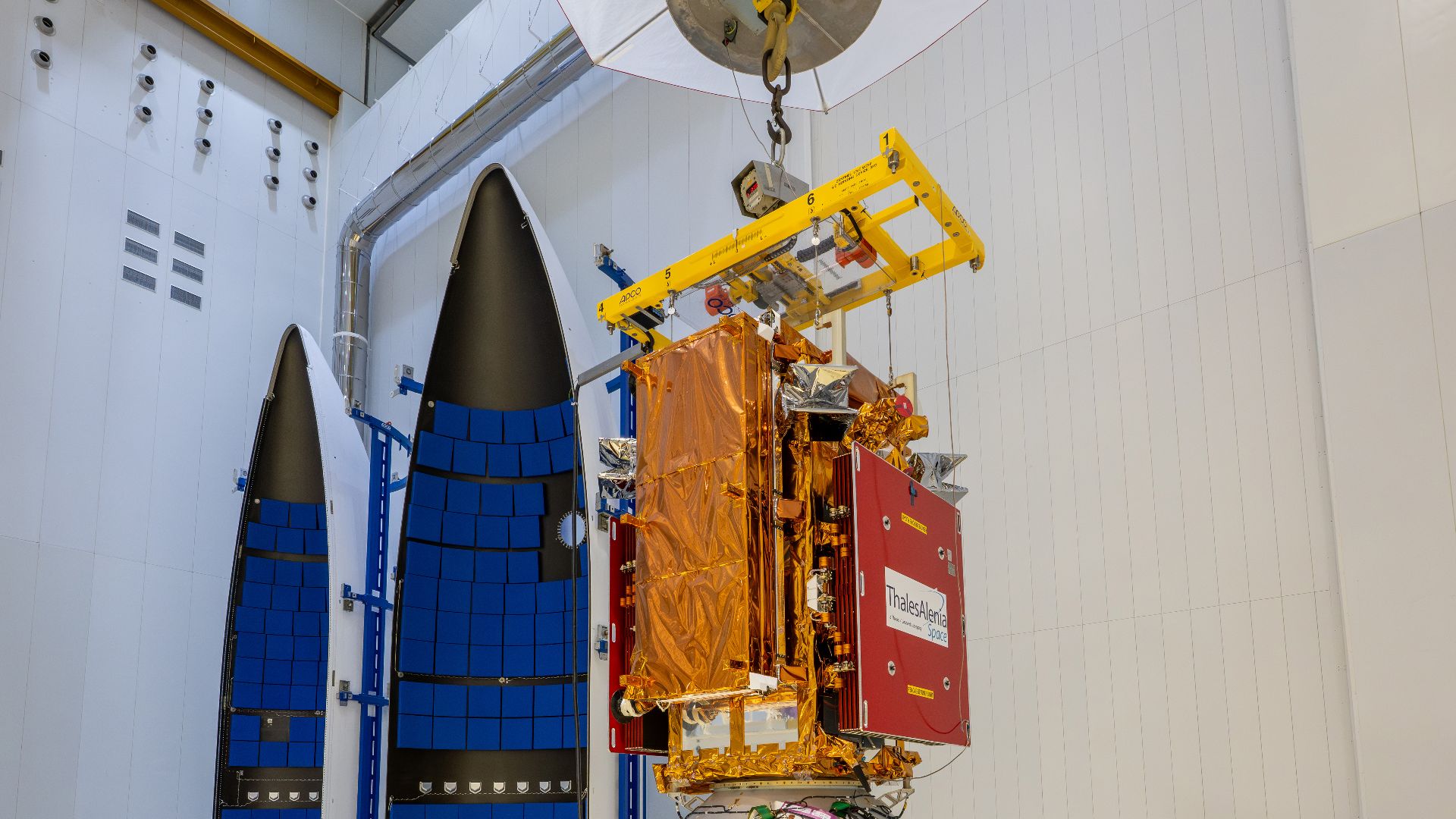 File:Sentinel-1D satellite being lowered onto Ariane 6 launch adaptor ESA514281.jpg